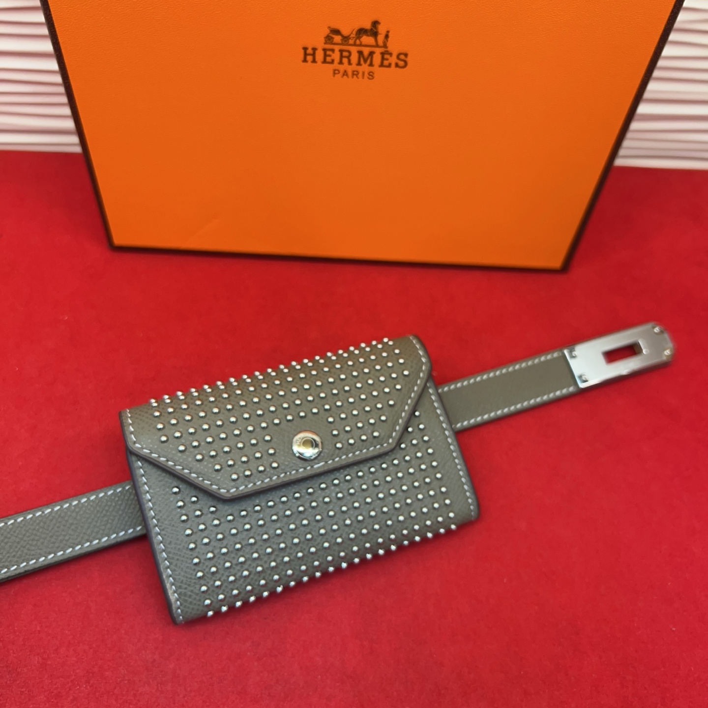 爱马仕hermes 女士腰带配小包EPsom小牛皮，韧性十足，皮质手感细腻，品牌代表作极强！均码。