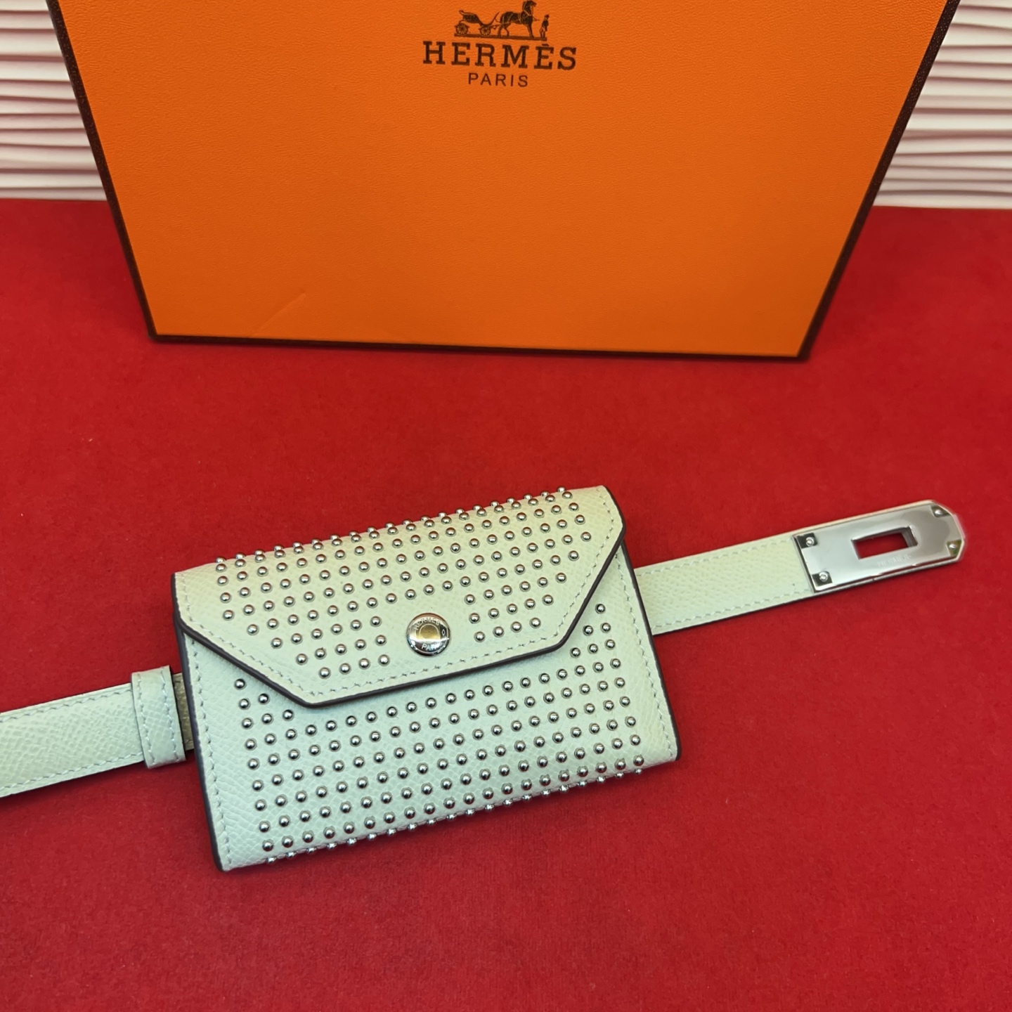 爱马仕hermes 女士腰带配小包EPsom小牛皮，韧性十足，皮质手感细腻，品牌代表作极强！均码。