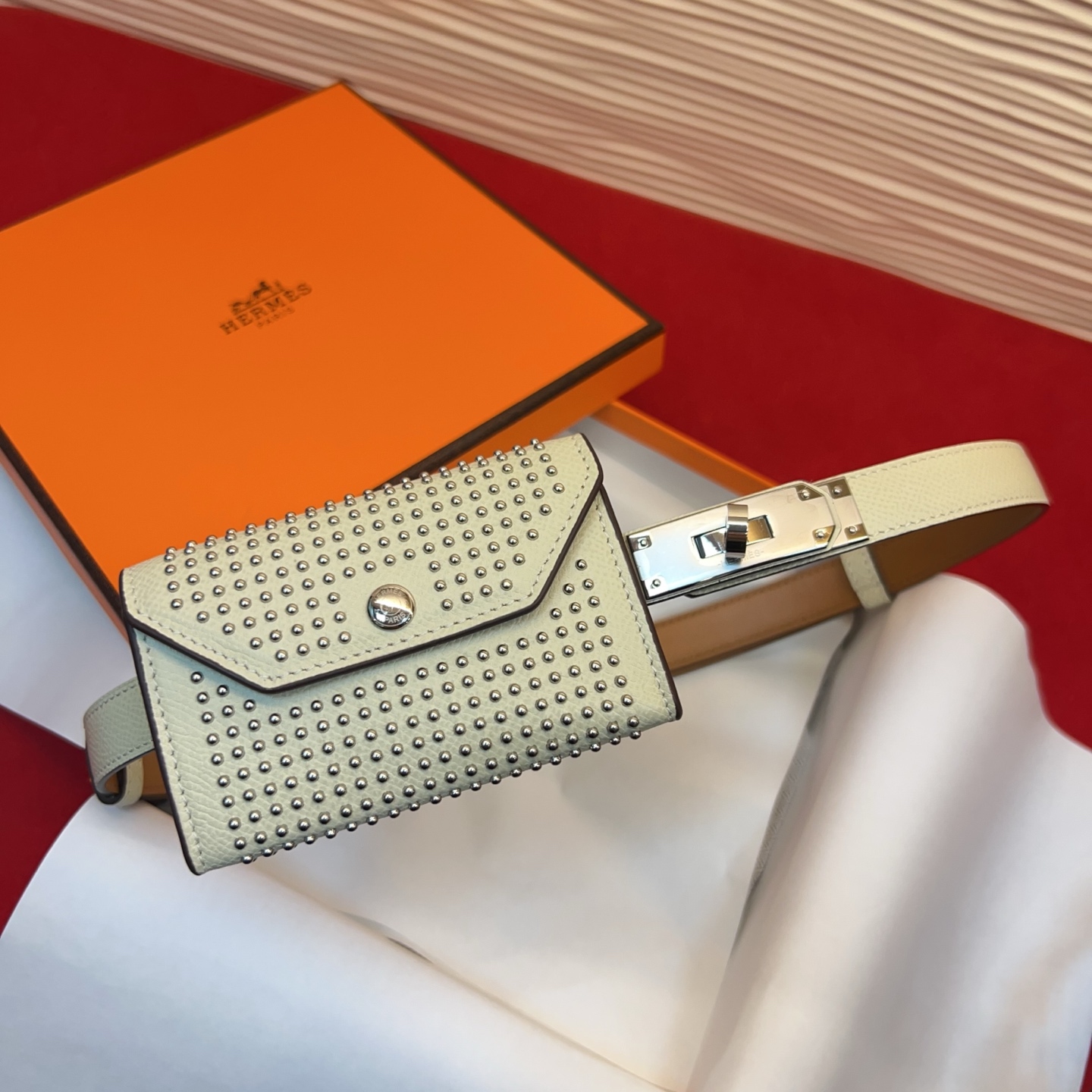爱马仕hermes 女士腰带配小包EPsom小牛皮，韧性十足，皮质手感细腻，品牌代表作极强！均码。