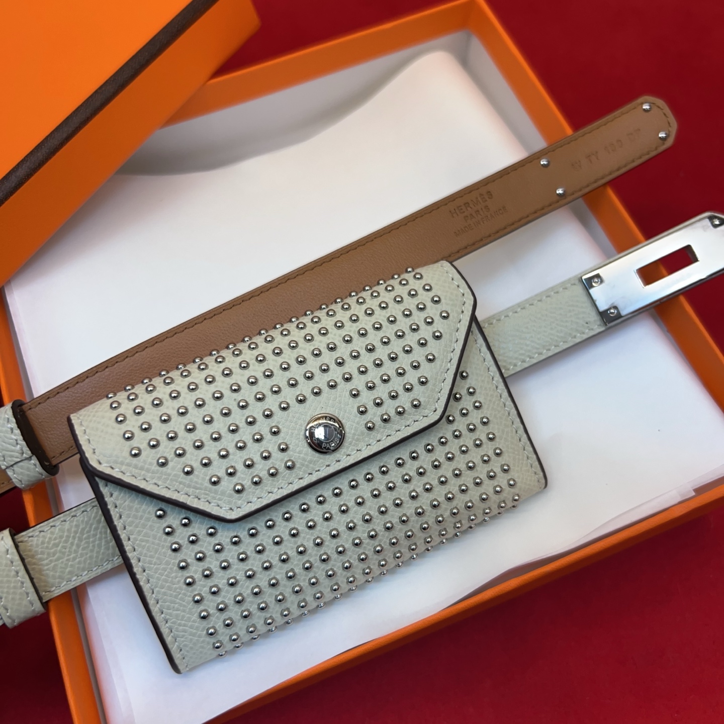 爱马仕hermes 女士腰带配小包EPsom小牛皮，韧性十足，皮质手感细腻，品牌代表作极强！均码。