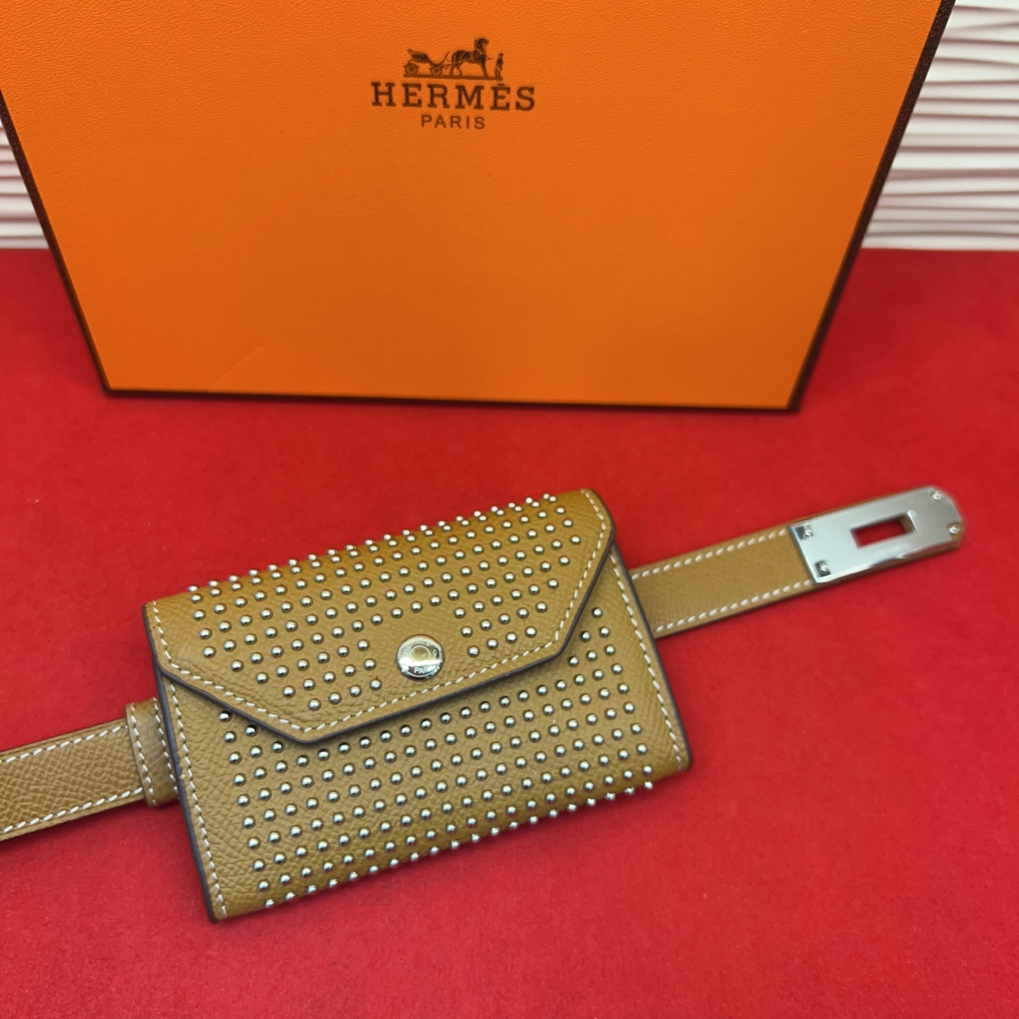 爱马仕hermes 女士腰带配小包EPsom小牛皮，韧性十足，皮质手感细腻，品牌代表作极强！均码。