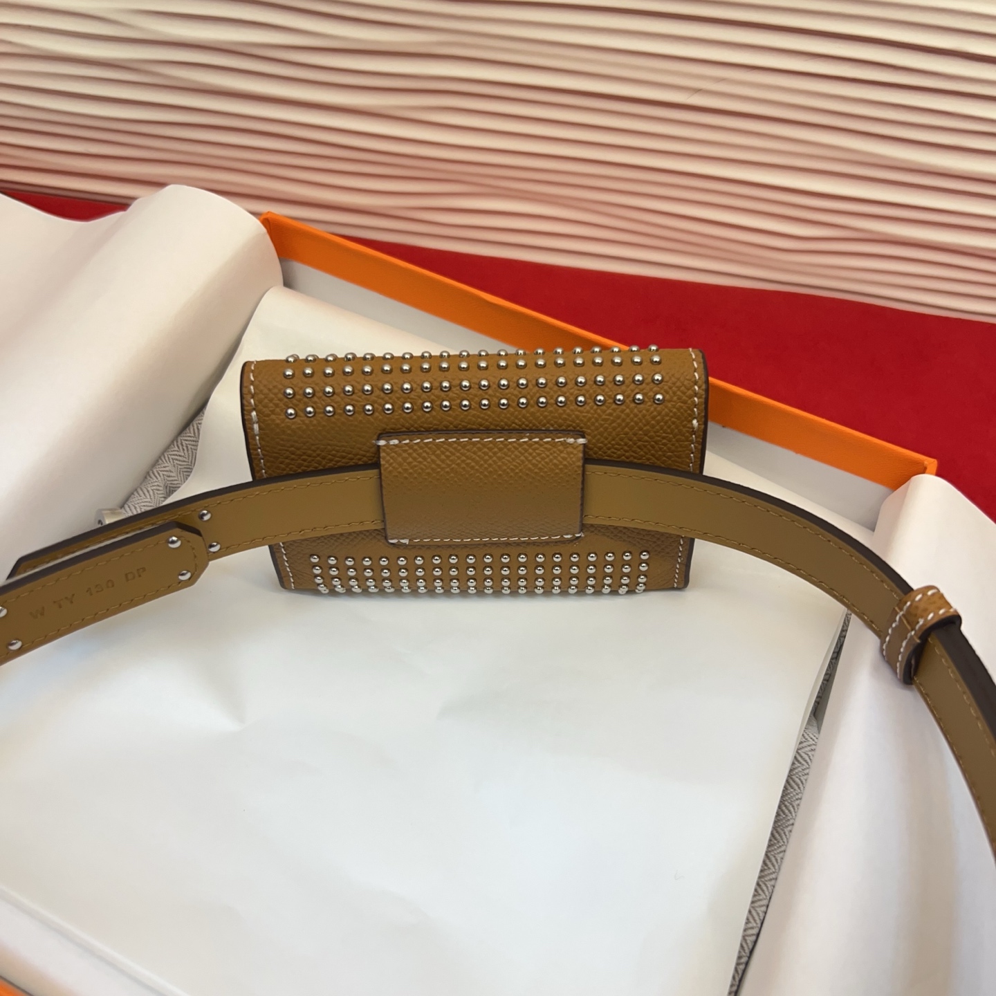 爱马仕hermes 女士腰带配小包EPsom小牛皮，韧性十足，皮质手感细腻，品牌代表作极强！均码。