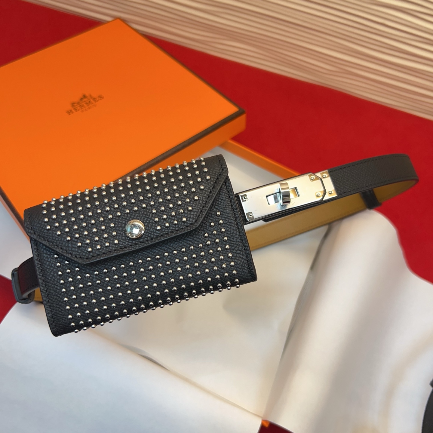 爱马仕hermes 女士腰带配小包EPsom小牛皮，韧性十足，皮质手感细腻，品牌代表作极强！均码。