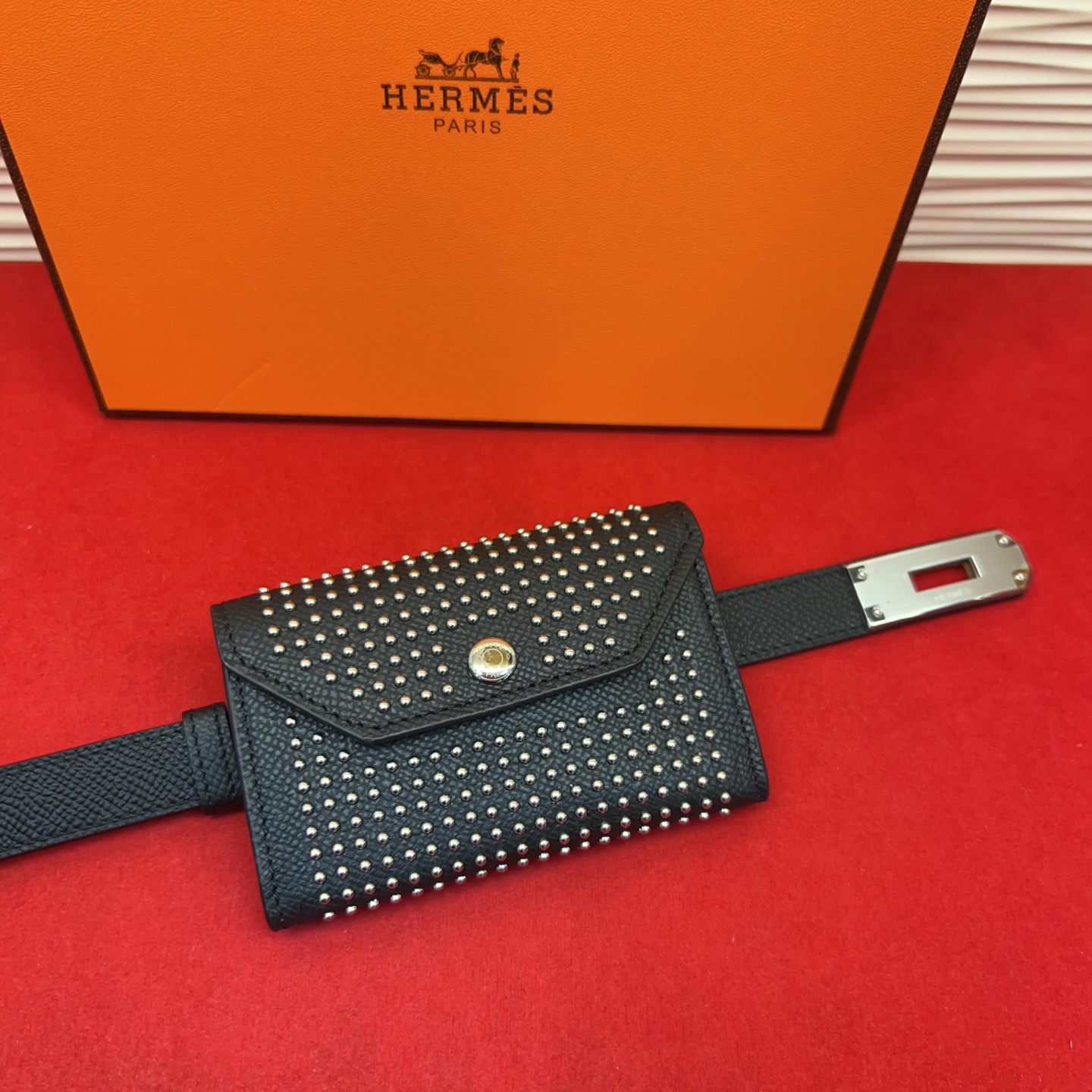 爱马仕hermes 女士腰带配小包EPsom小牛皮，韧性十足，皮质手感细腻，品牌代表作极强！均码。