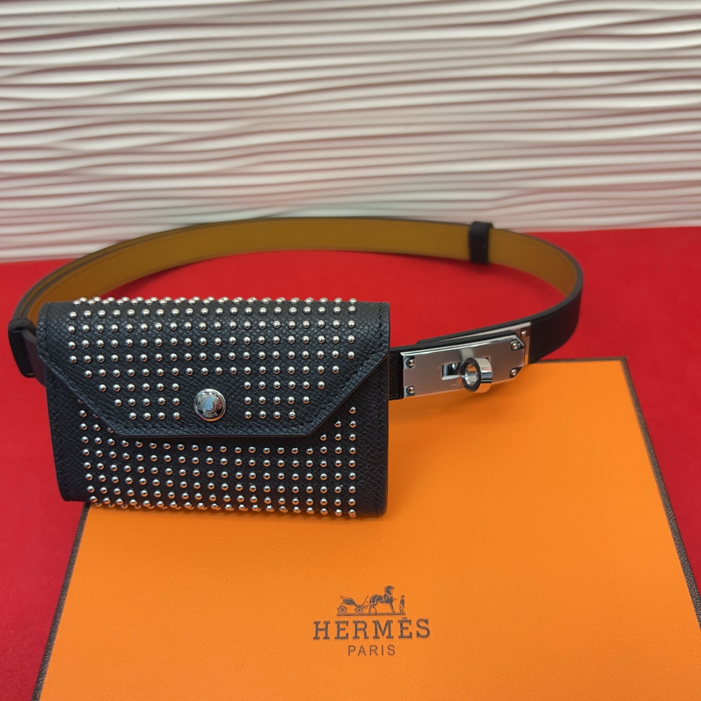 爱马仕hermes 女士腰带配小包EPsom小牛皮，韧性十足，皮质手感细腻，品牌代表作极强！均码。