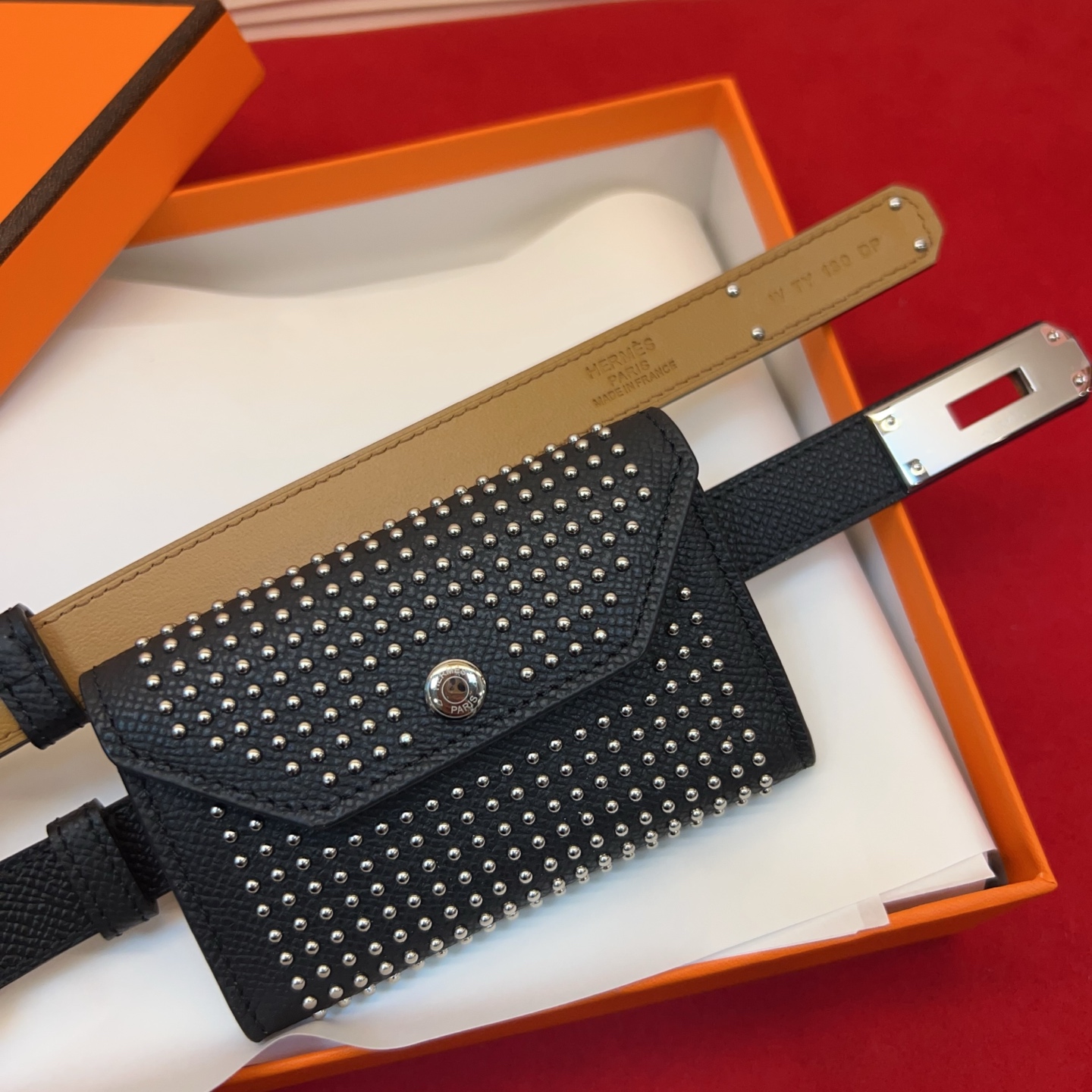 爱马仕hermes 女士腰带配小包EPsom小牛皮，韧性十足，皮质手感细腻，品牌代表作极强！均码。