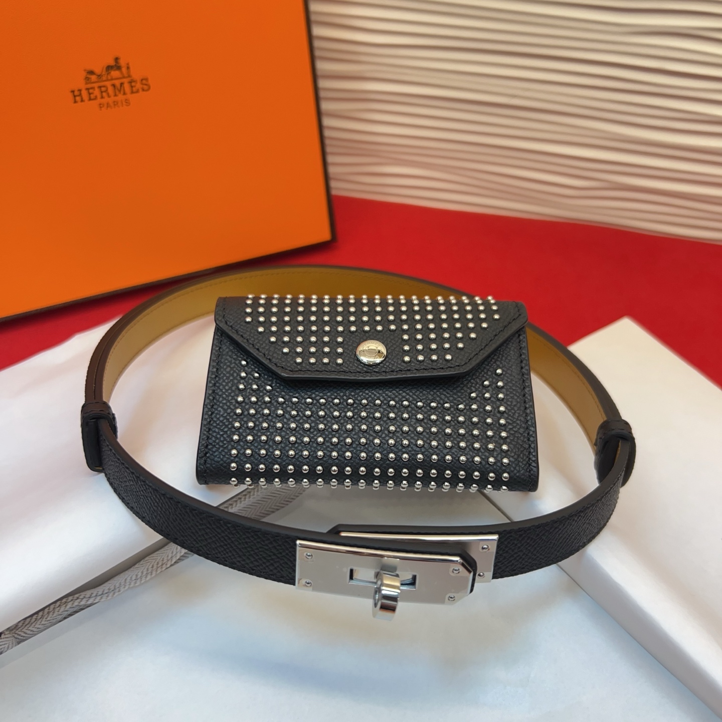 爱马仕hermes 女士腰带配小包EPsom小牛皮，韧性十足，皮质手感细腻，品牌代表作极强！均码。