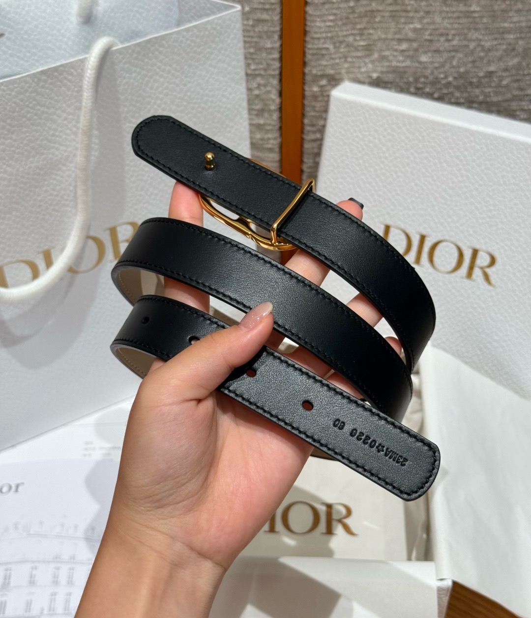 迪家✨Icon Reversible Belt 20MM双面Icon腰带 这款Icon腰带由乔纳森·安德森(Jonath