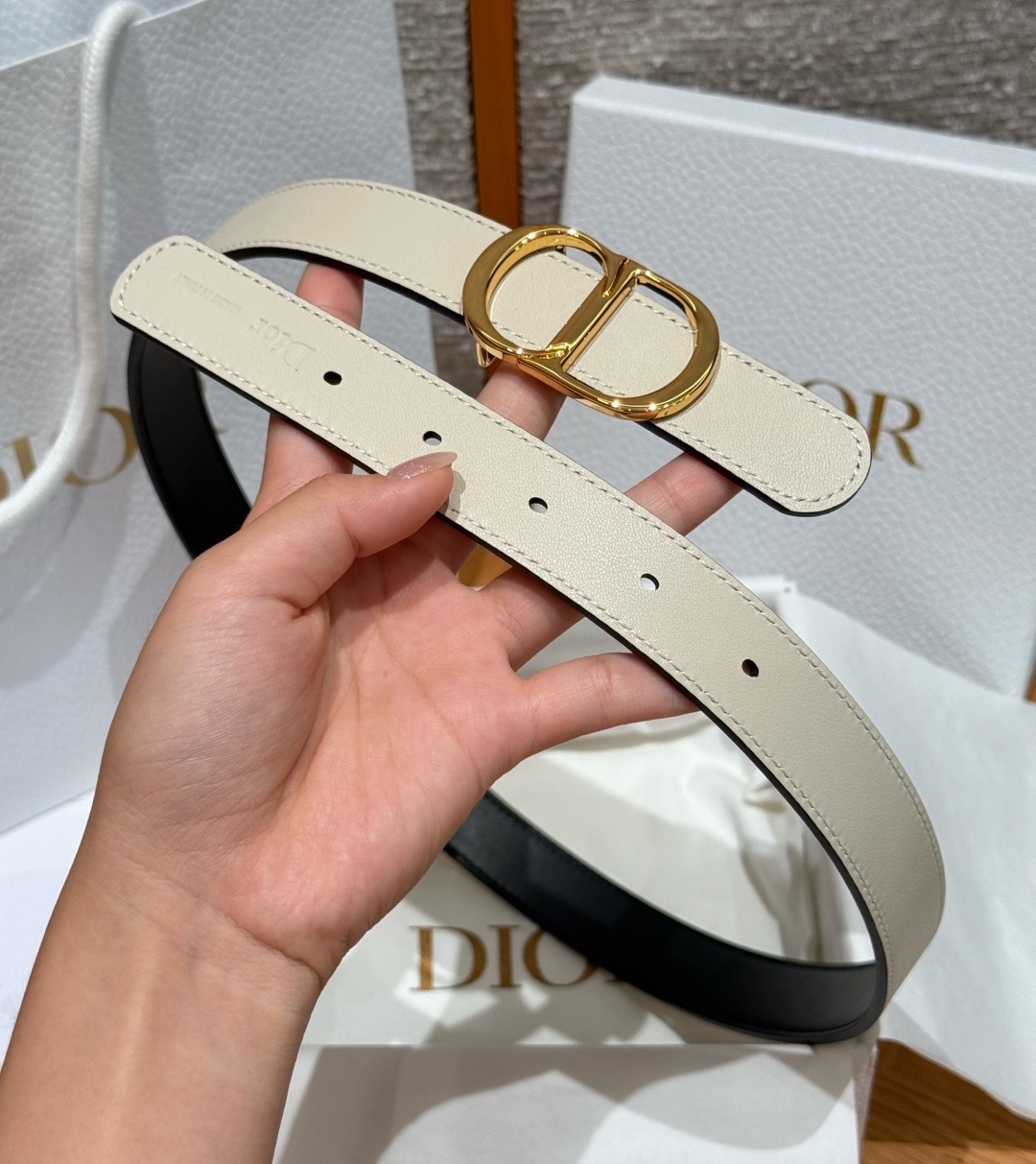 迪家✨Icon Reversible Belt 20MM双面Icon腰带 这款Icon腰带由乔纳森·安德森(Jonath