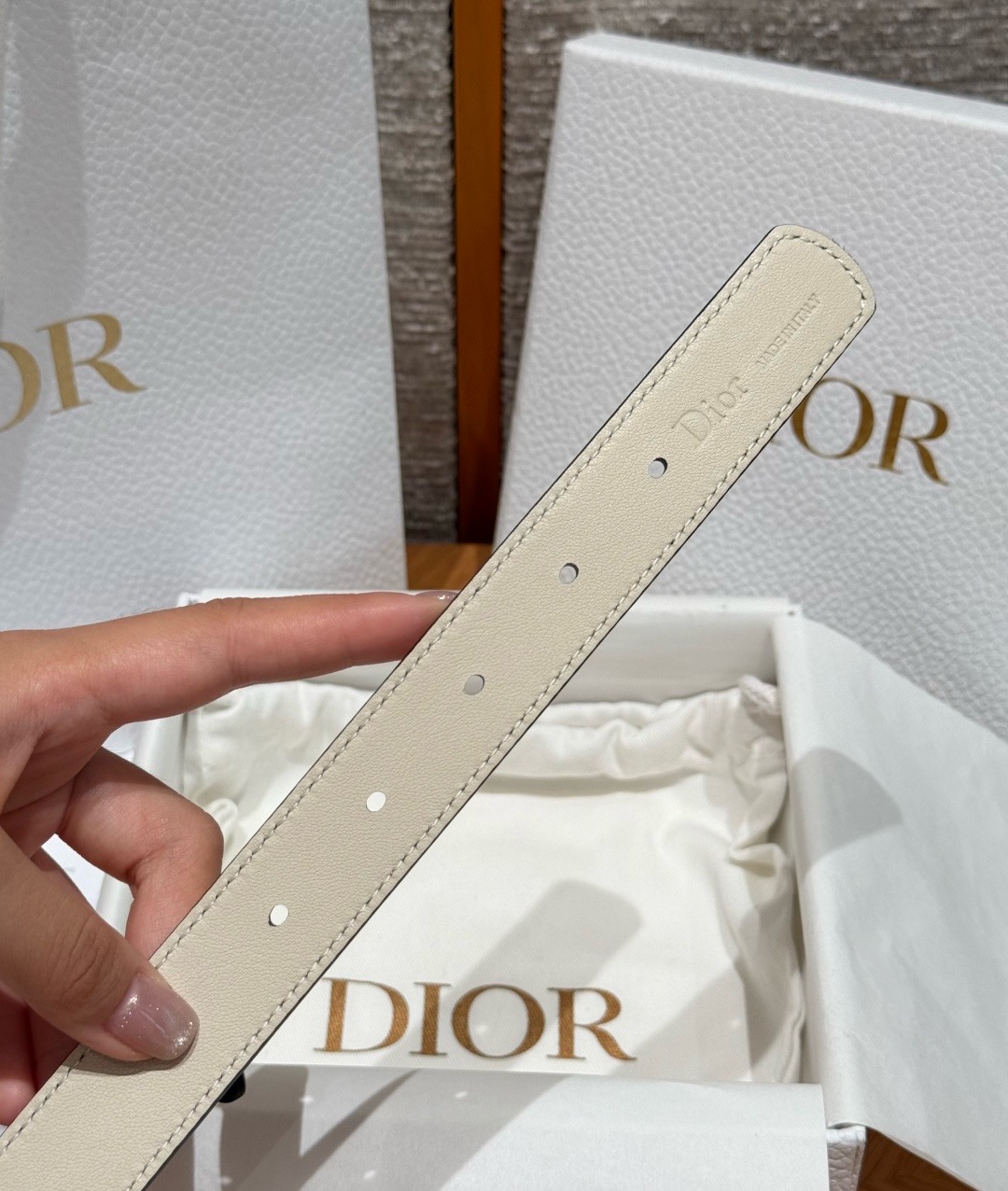 迪家✨Icon Reversible Belt 20MM双面Icon腰带 这款Icon腰带由乔纳森·安德森(Jonath