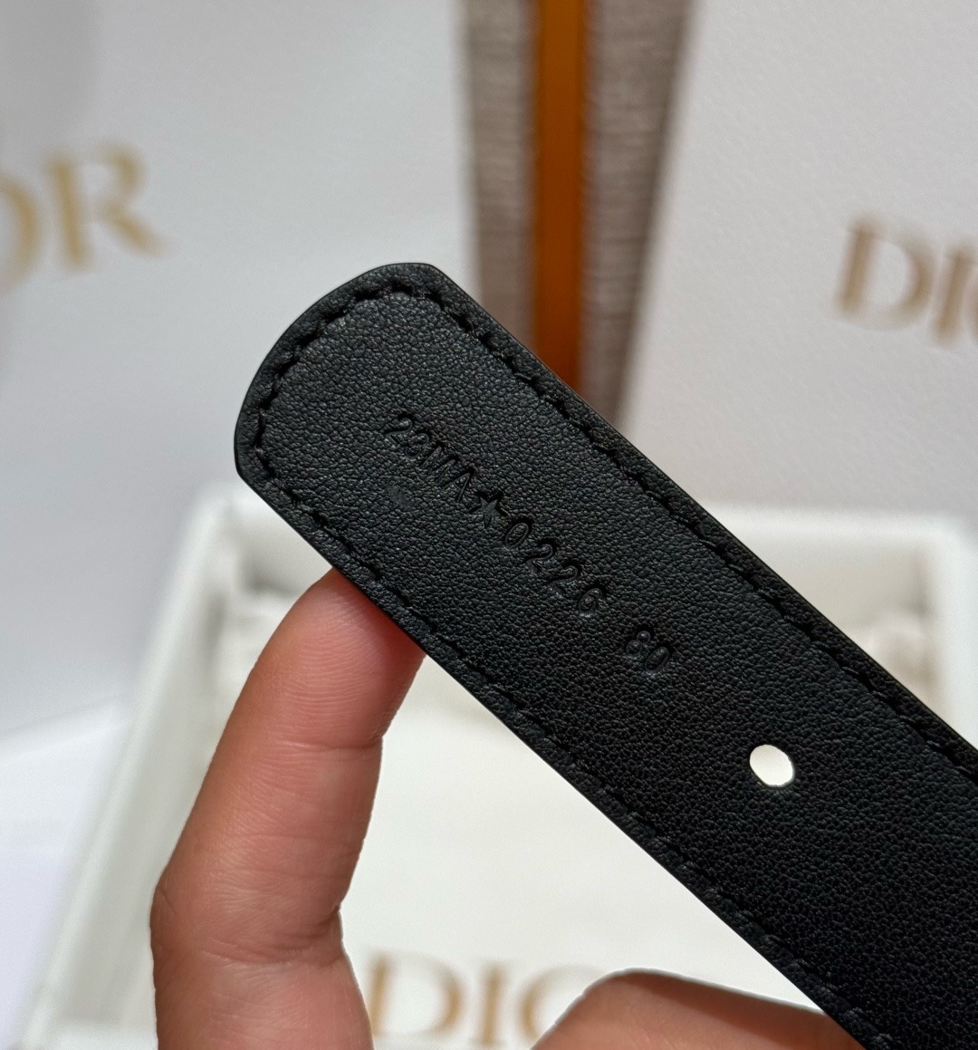 迪家✨Icon Reversible Belt 20MM双面Icon腰带 这款Icon腰带由乔纳森·安德森(Jonath