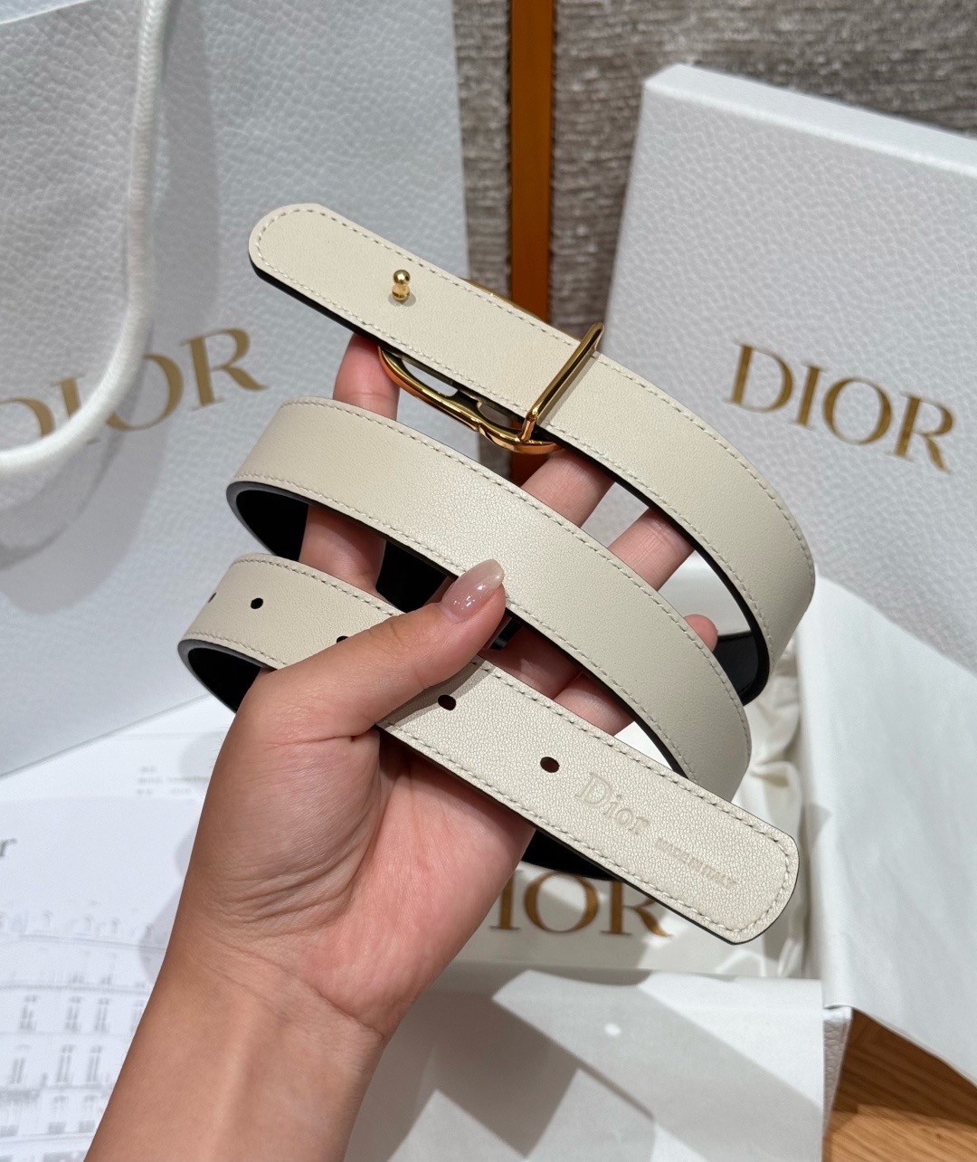迪家✨Icon Reversible Belt 20MM双面Icon腰带 这款Icon腰带由乔纳森·安德森(Jonath