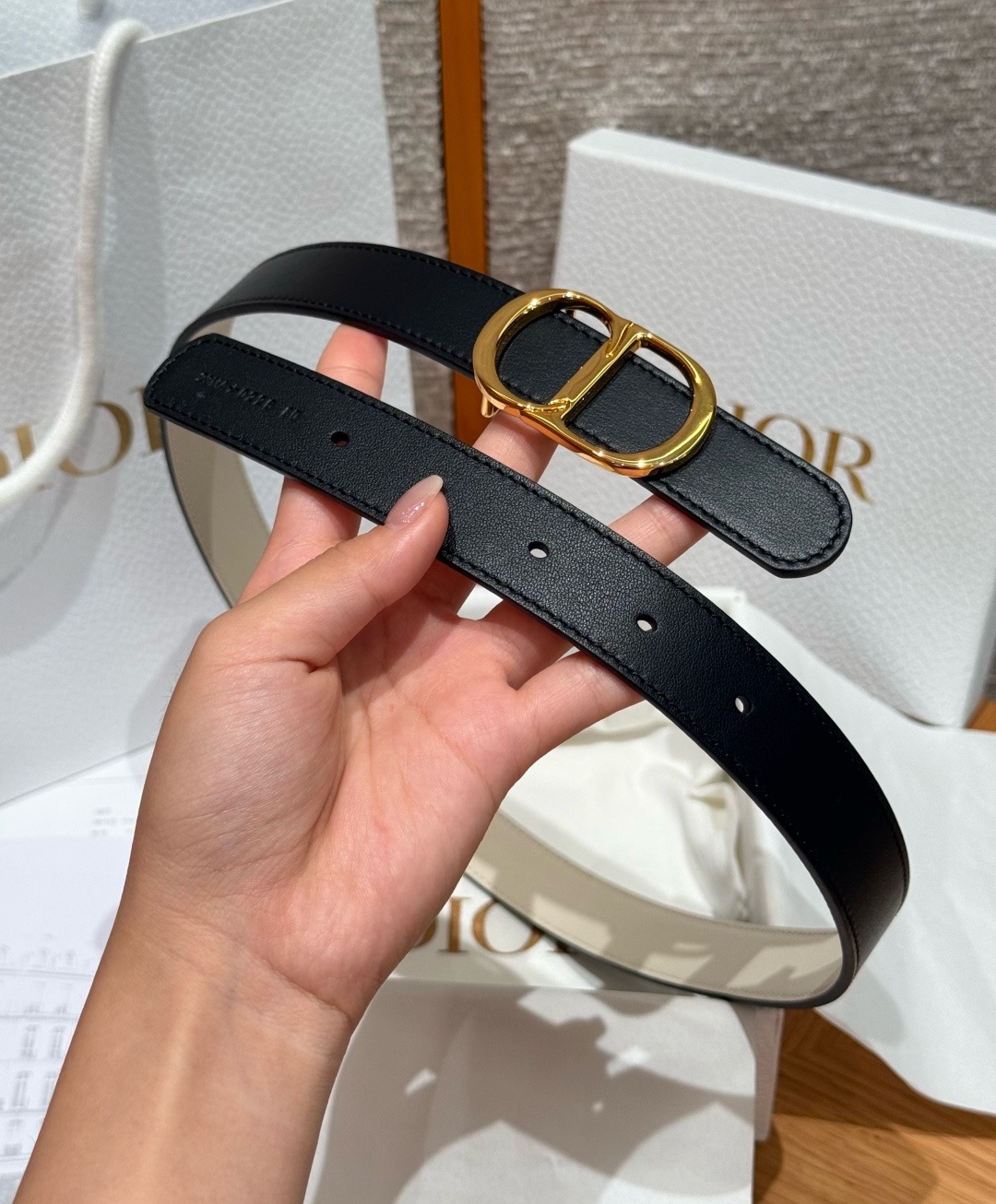 迪家✨Icon Reversible Belt 20MM双面Icon腰带 这款Icon腰带由乔纳森·安德森(Jonath