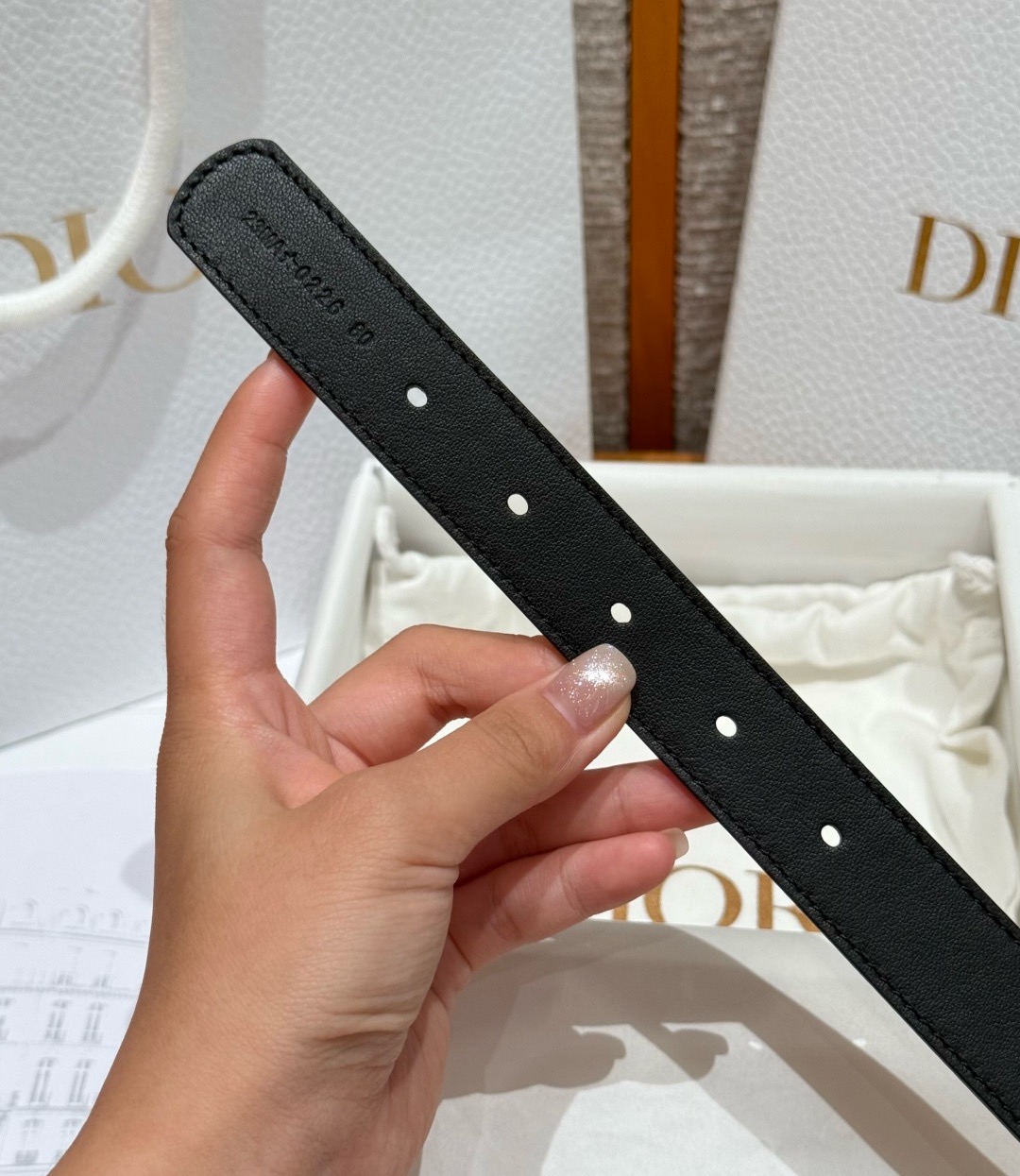 迪家✨Icon Reversible Belt 20MM双面Icon腰带 这款Icon腰带由乔纳森·安德森(Jonath