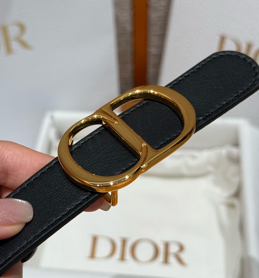 迪家✨Icon Reversible Belt 20MM双面Icon腰带 这款Icon腰带由乔纳森·安德森(Jonath