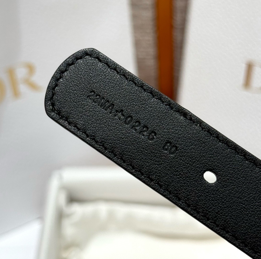 迪家✨Icon Reversible Belt 20MM双面Icon腰带 这款Icon腰带由乔纳森·安德森(Jonath 迪家✨Icon Reversible Belt 20MM双面Icon腰带 这款Icon腰带由乔纳森·安德森(Jonath