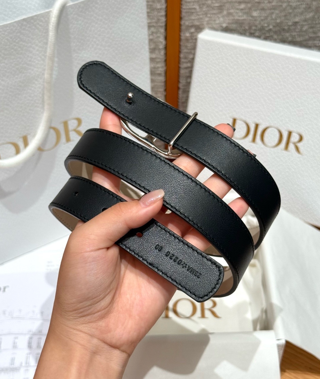 迪家✨Icon Reversible Belt 20MM双面Icon腰带 这款Icon腰带由乔纳森·安德森(Jonath 迪家✨Icon Reversible Belt 20MM双面Icon腰带 这款Icon腰带由乔纳森·安德森(Jonath