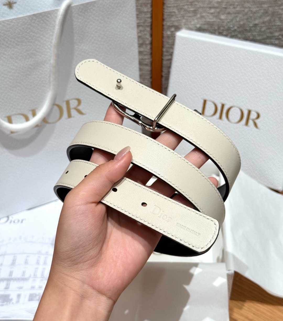 迪家✨Icon Reversible Belt 20MM双面Icon腰带 这款Icon腰带由乔纳森·安德森(Jonath 迪家✨Icon Reversible Belt 20MM双面Icon腰带 这款Icon腰带由乔纳森·安德森(Jonath