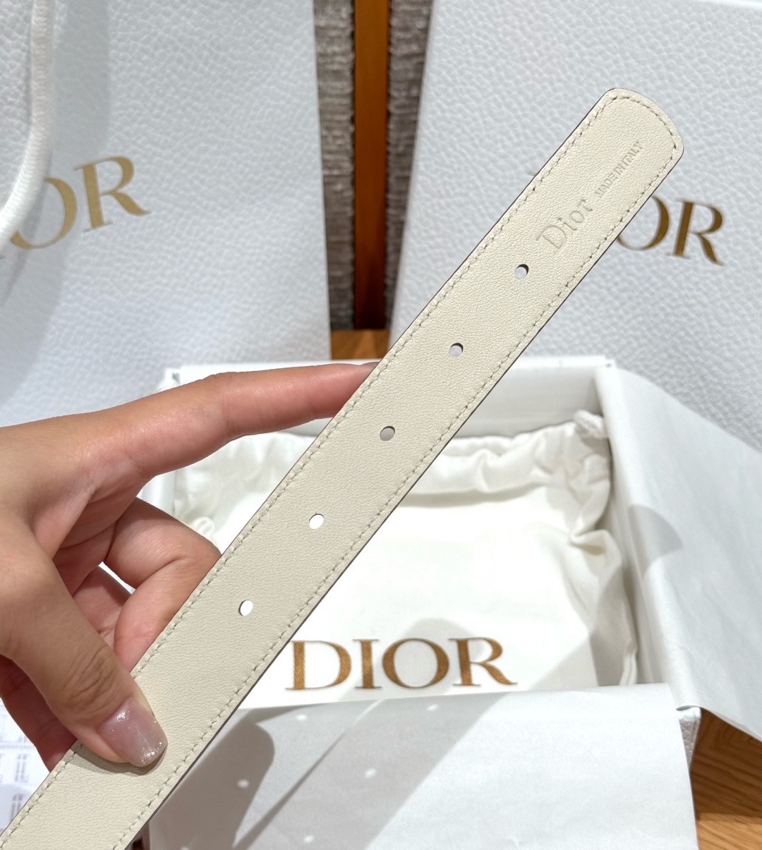 迪家✨Icon Reversible Belt 20MM双面Icon腰带 这款Icon腰带由乔纳森·安德森(Jonath