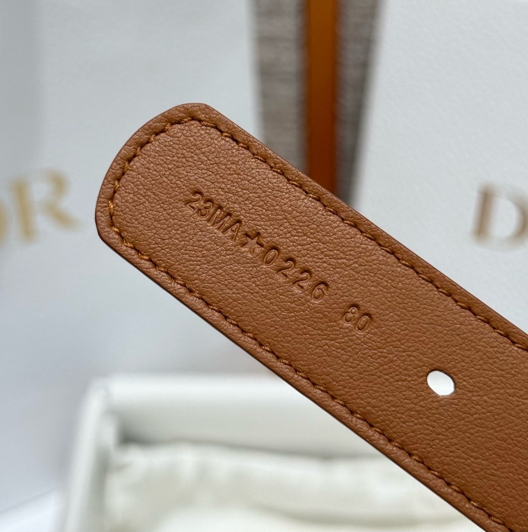 迪家✨Icon Reversible Belt 20MM双面Icon腰带 这款Icon腰带由乔纳森·安德森(Jonath