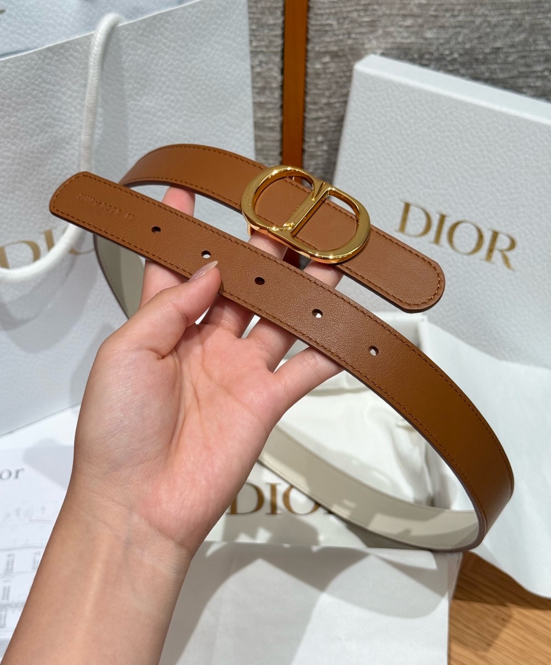 迪家✨Icon Reversible Belt 20MM双面Icon腰带 这款Icon腰带由乔纳森·安德森(Jonath 迪家✨Icon Reversible Belt 20MM双面Icon腰带 这款Icon腰带由乔纳森·安德森(Jonath