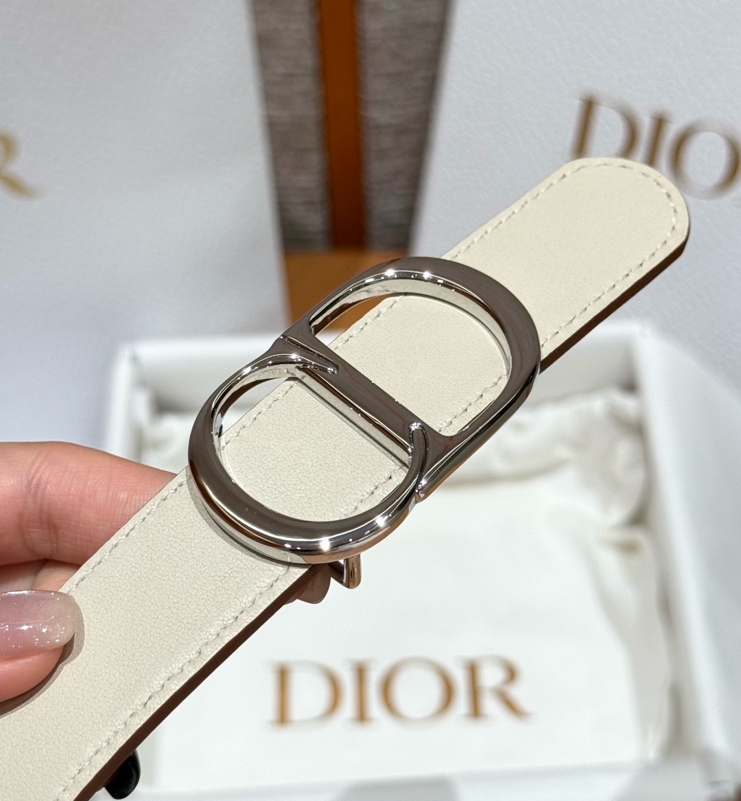 迪家✨Icon Reversible Belt 20MM双面Icon腰带 这款Icon腰带由乔纳森·安德森(Jonath