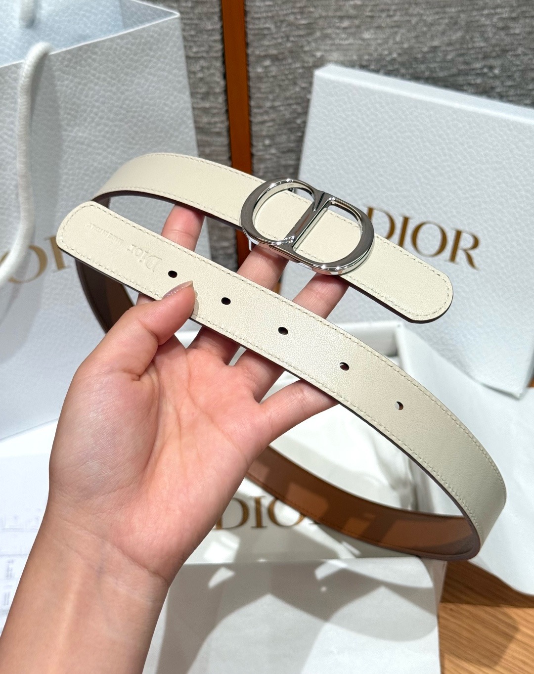 迪家✨Icon Reversible Belt 20MM双面Icon腰带 这款Icon腰带由乔纳森·安德森(Jonath