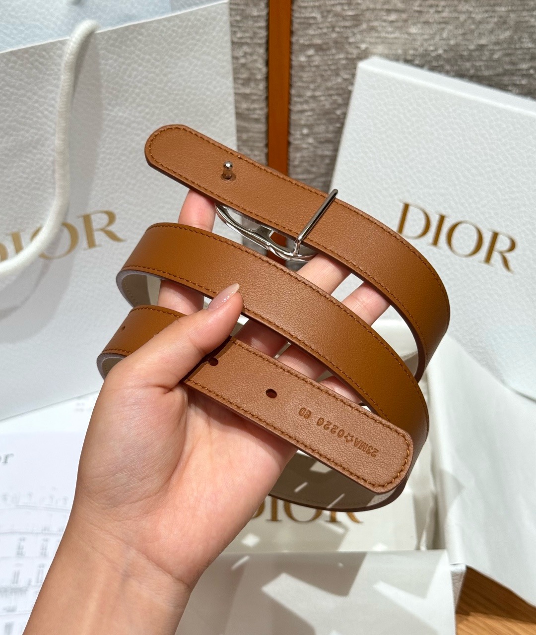 迪家✨Icon Reversible Belt 20MM双面Icon腰带 这款Icon腰带由乔纳森·安德森(Jonath