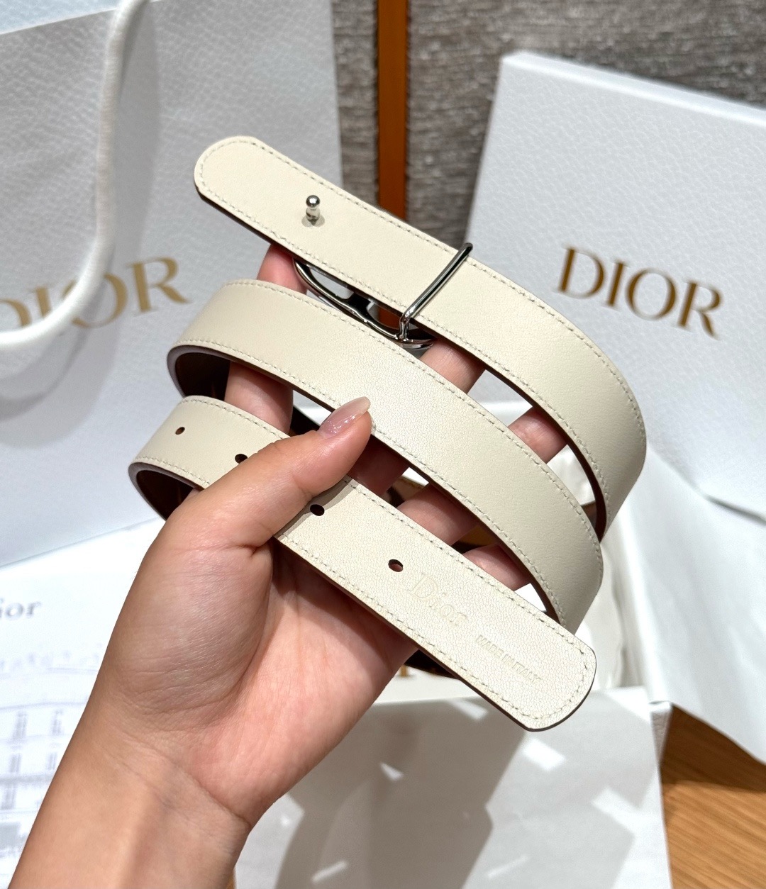 迪家✨Icon Reversible Belt 20MM双面Icon腰带 这款Icon腰带由乔纳森·安德森(Jonath 迪家✨Icon Reversible Belt 20MM双面Icon腰带 这款Icon腰带由乔纳森·安德森(Jonath