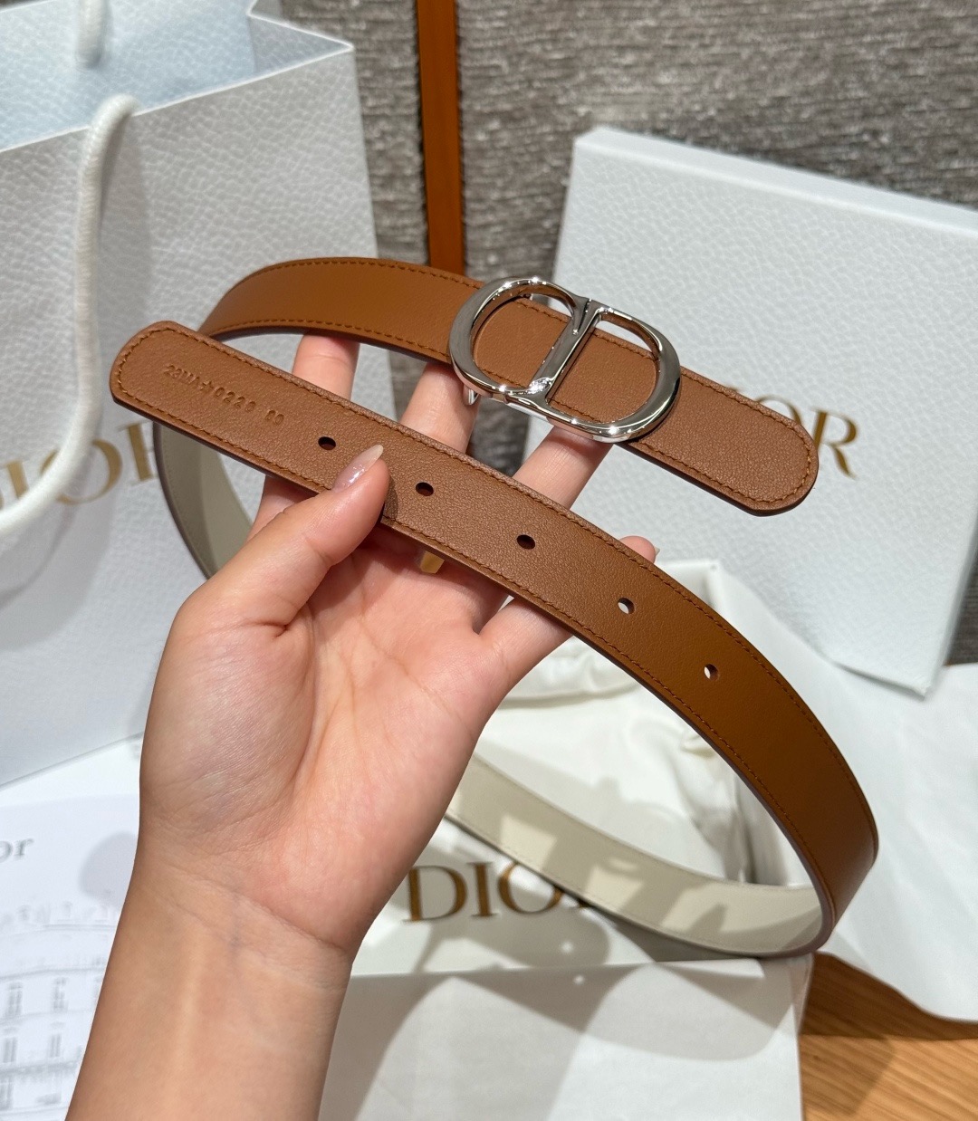 迪家✨Icon Reversible Belt 20MM双面Icon腰带 这款Icon腰带由乔纳森·安德森(Jonath 迪家✨Icon Reversible Belt 20MM双面Icon腰带 这款Icon腰带由乔纳森·安德森(Jonath