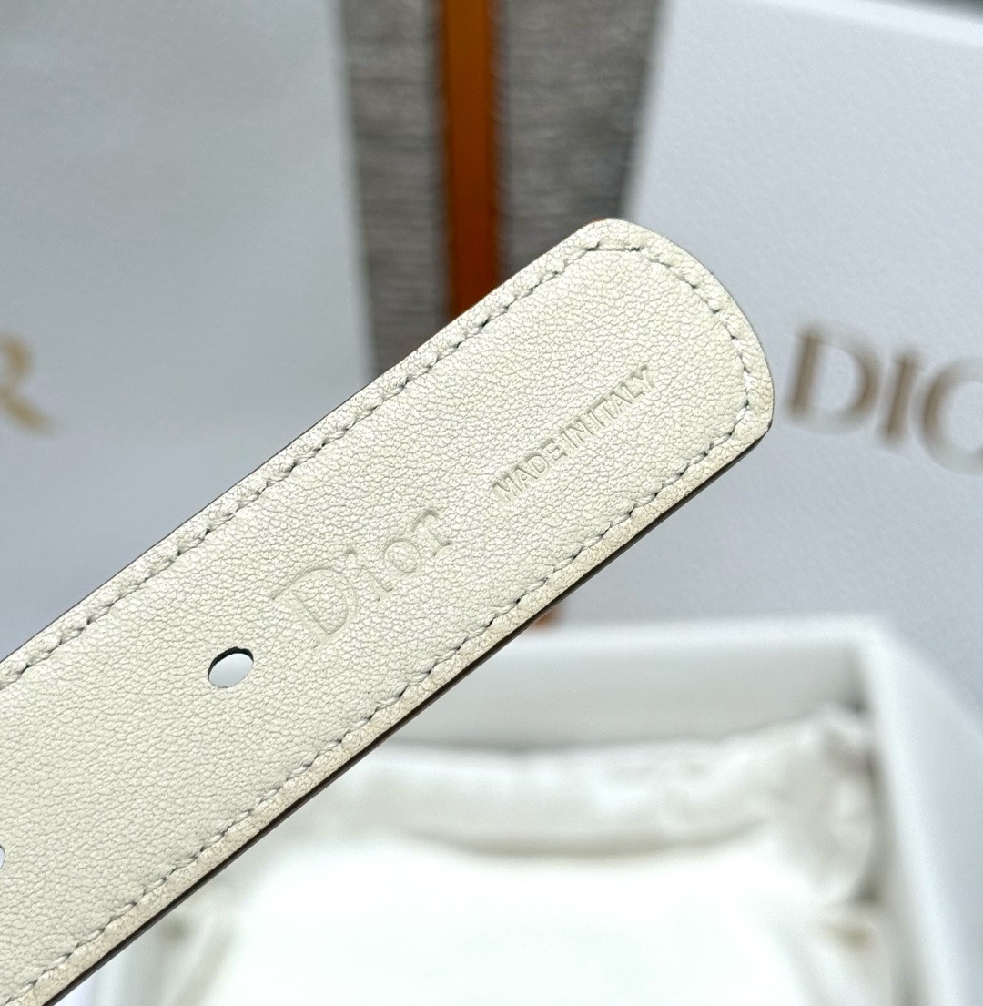 迪家✨Icon Reversible Belt 20MM双面Icon腰带 这款Icon腰带由乔纳森·安德森(Jonath 迪家✨Icon Reversible Belt 20MM双面Icon腰带 这款Icon腰带由乔纳森·安德森(Jonath