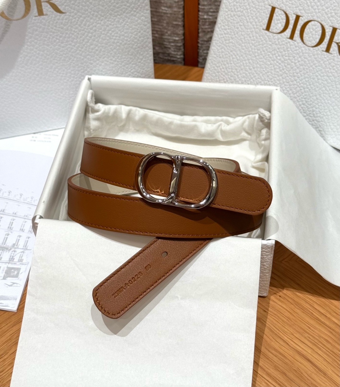 迪家✨Icon Reversible Belt 20MM双面Icon腰带 这款Icon腰带由乔纳森·安德森(Jonath