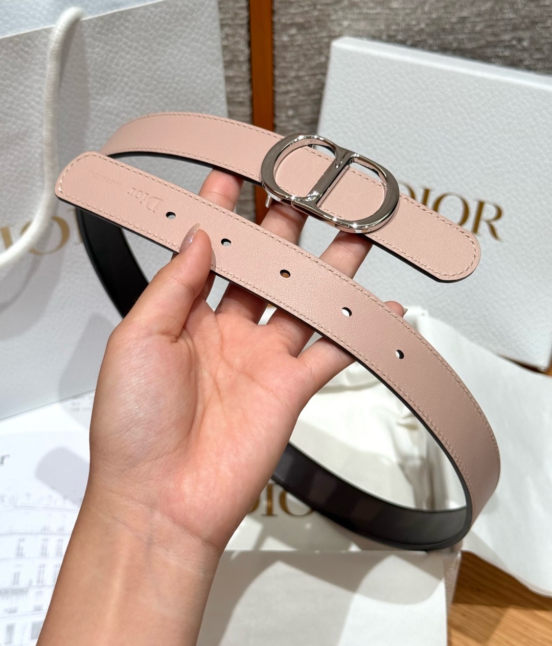 迪家✨Icon Reversible Belt 20MM双面Icon腰带 这款Icon腰带由乔纳森·安德森(Jonath 迪家✨Icon Reversible Belt 20MM双面Icon腰带 这款Icon腰带由乔纳森·安德森(Jonath
