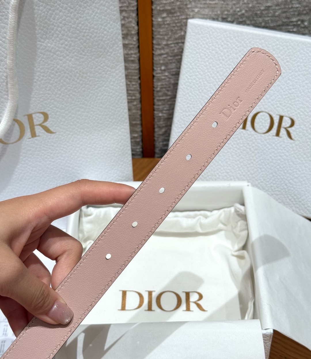 迪家✨Icon Reversible Belt 20MM双面Icon腰带 这款Icon腰带由乔纳森·安德森(Jonath 迪家✨Icon Reversible Belt 20MM双面Icon腰带 这款Icon腰带由乔纳森·安德森(Jonath