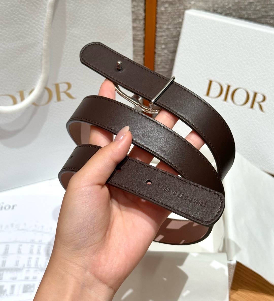 迪家✨Icon Reversible Belt 20MM双面Icon腰带 这款Icon腰带由乔纳森·安德森(Jonath 迪家✨Icon Reversible Belt 20MM双面Icon腰带 这款Icon腰带由乔纳森·安德森(Jonath