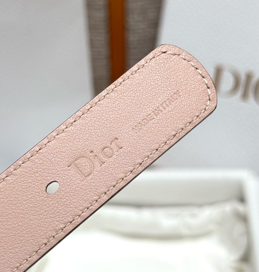 迪家✨Icon Reversible Belt 20MM双面Icon腰带 这款Icon腰带由乔纳森·安德森(Jonath 迪家✨Icon Reversible Belt 20MM双面Icon腰带 这款Icon腰带由乔纳森·安德森(Jonath