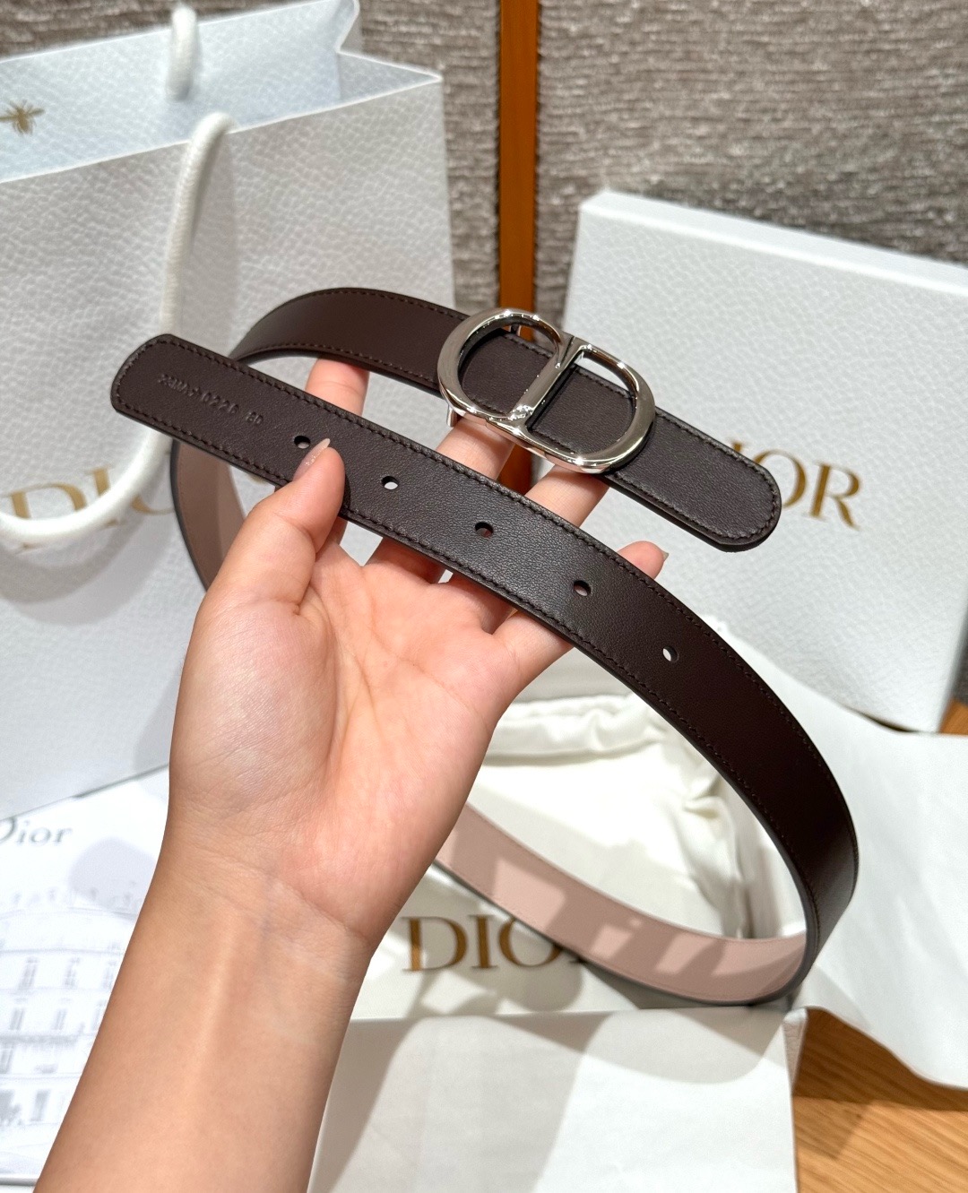迪家✨Icon Reversible Belt 20MM双面Icon腰带 这款Icon腰带由乔纳森·安德森(Jonath 迪家✨Icon Reversible Belt 20MM双面Icon腰带 这款Icon腰带由乔纳森·安德森(Jonath