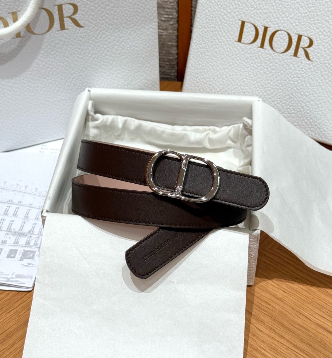 迪家✨Icon Reversible Belt 20MM双面Icon腰带 这款Icon腰带由乔纳森·安德森(Jonath