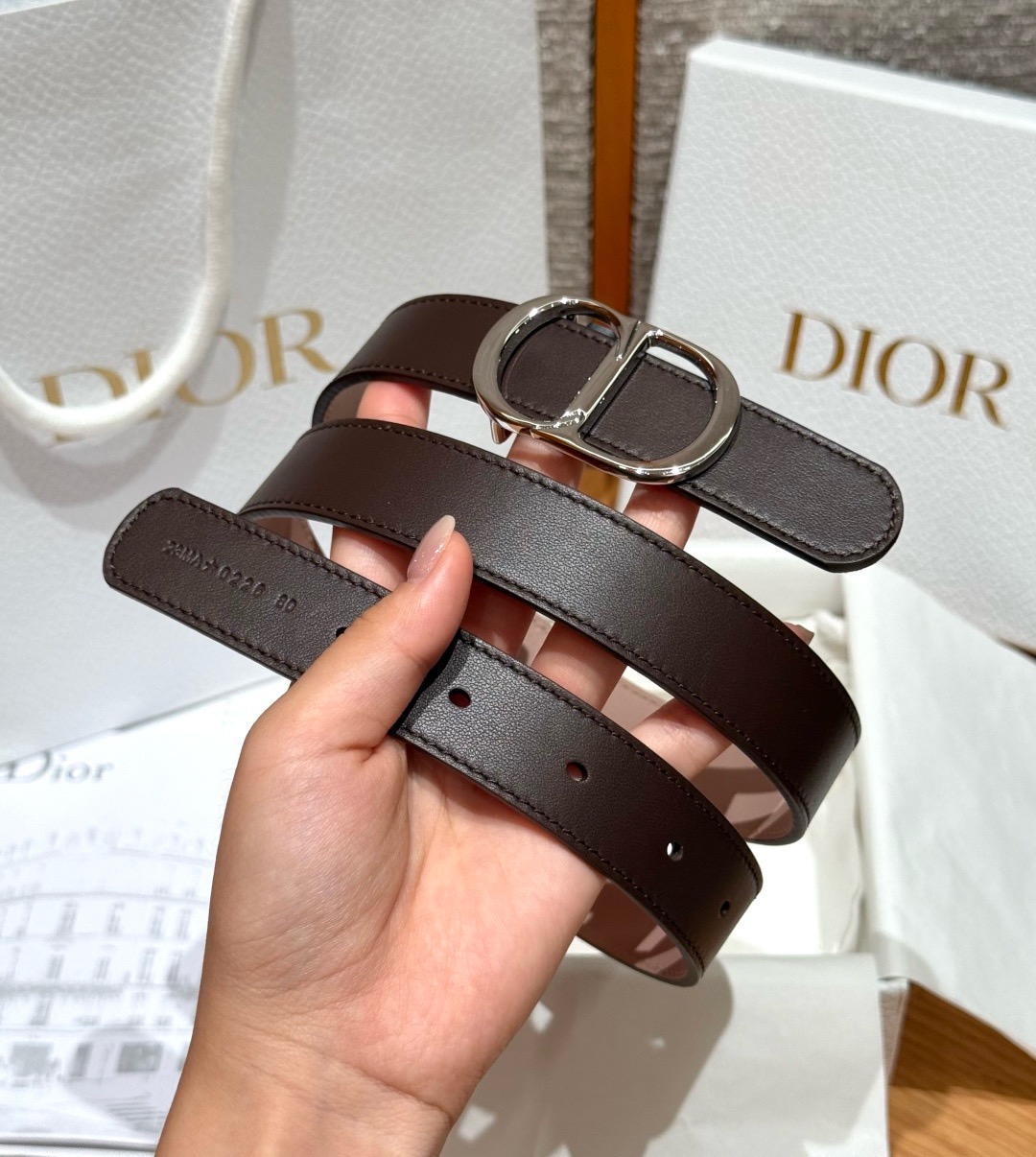 迪家✨Icon Reversible Belt 20MM双面Icon腰带 这款Icon腰带由乔纳森·安德森(Jonath 迪家✨Icon Reversible Belt 20MM双面Icon腰带 这款Icon腰带由乔纳森·安德森(Jonath