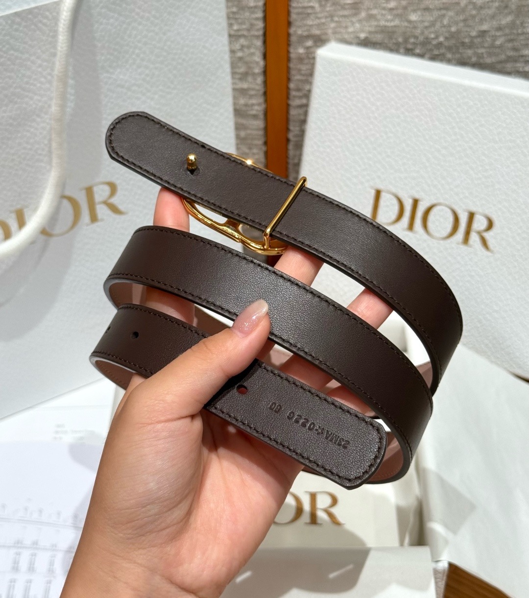 迪家✨Icon Reversible Belt 20MM双面Icon腰带 这款Icon腰带由乔纳森·安德森(Jonath