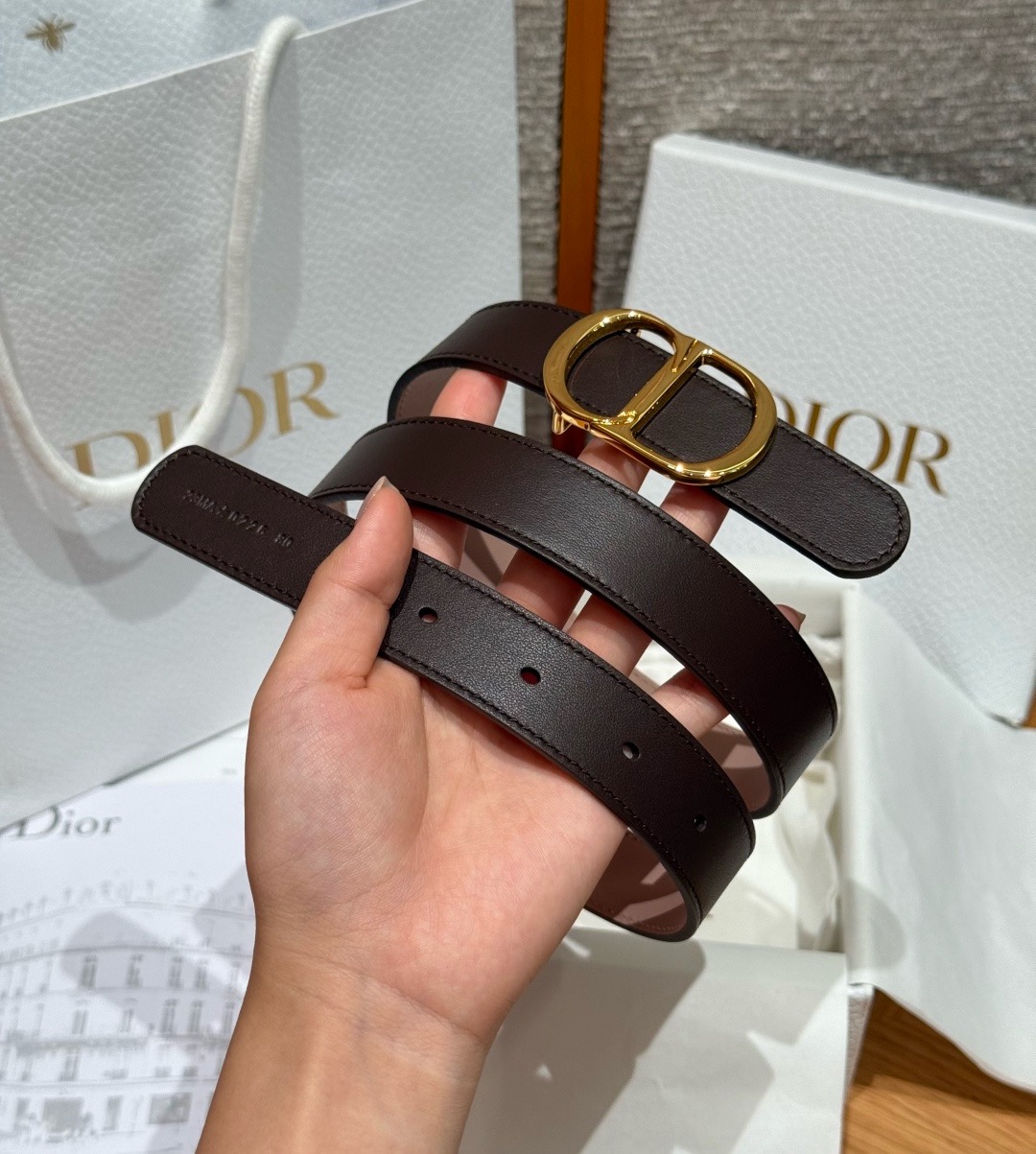 迪家✨Icon Reversible Belt 20MM双面Icon腰带 这款Icon腰带由乔纳森·安德森(Jonath 迪家✨Icon Reversible Belt 20MM双面Icon腰带 这款Icon腰带由乔纳森·安德森(Jonath