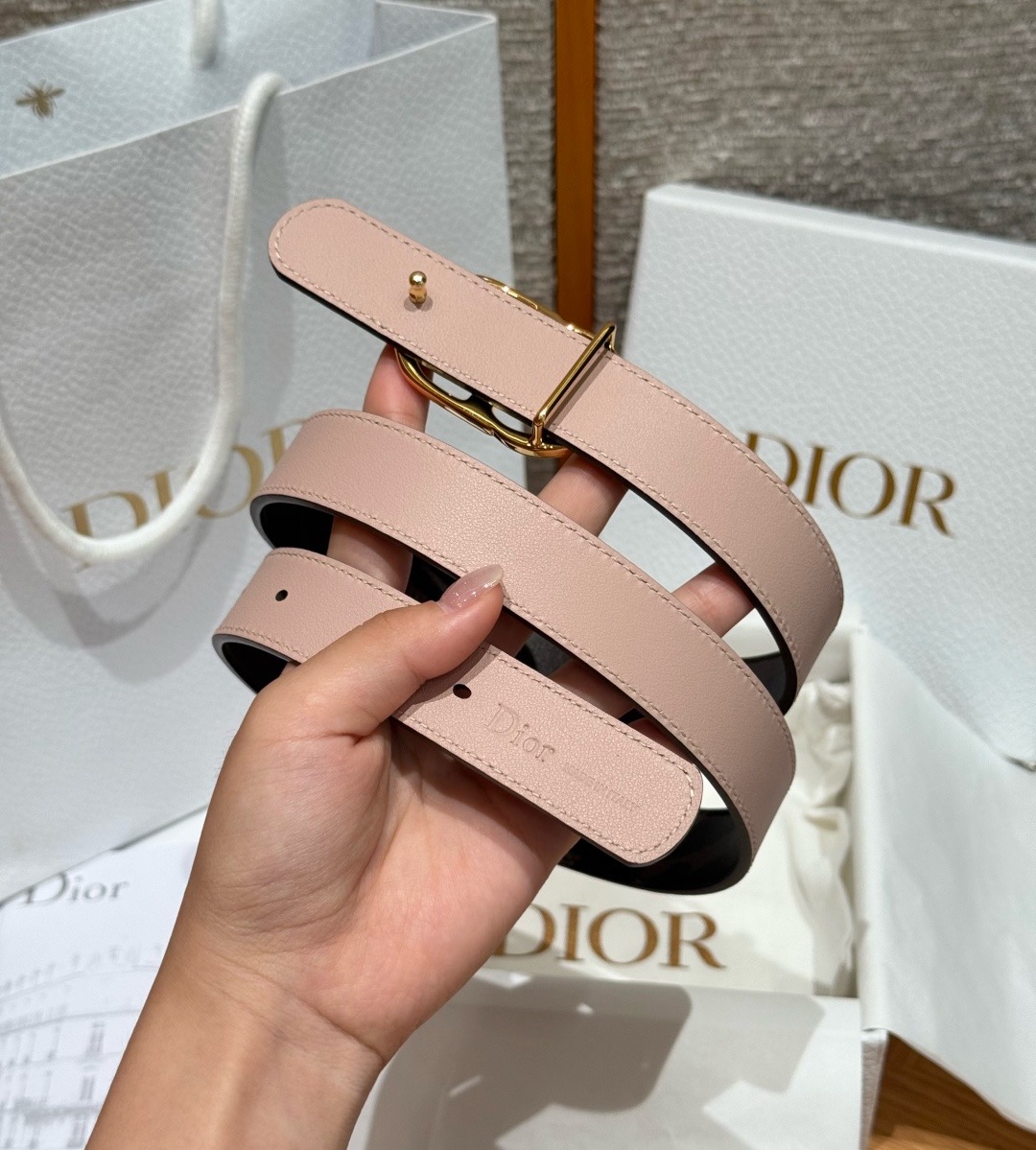 迪家✨Icon Reversible Belt 20MM双面Icon腰带 这款Icon腰带由乔纳森·安德森(Jonath 迪家✨Icon Reversible Belt 20MM双面Icon腰带 这款Icon腰带由乔纳森·安德森(Jonath