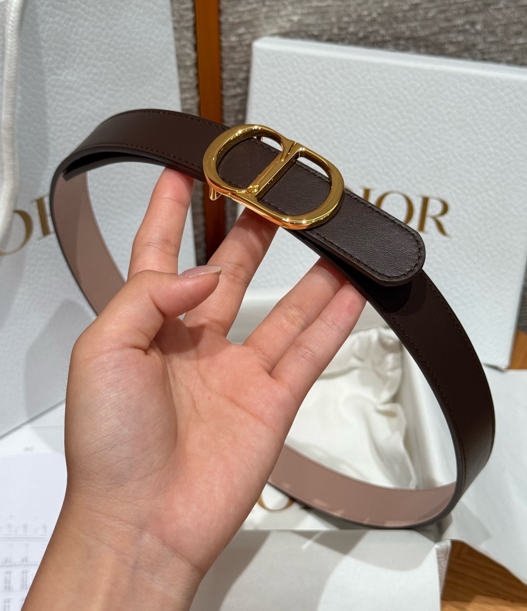 迪家✨Icon Reversible Belt 20MM双面Icon腰带 这款Icon腰带由乔纳森·安德森(Jonath 迪家✨Icon Reversible Belt 20MM双面Icon腰带 这款Icon腰带由乔纳森·安德森(Jonath