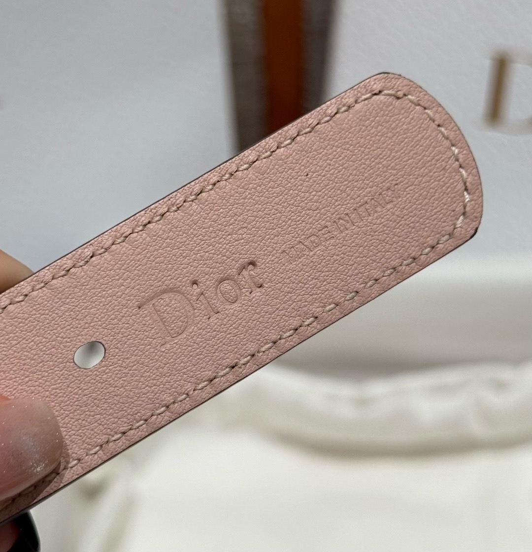 迪家✨Icon Reversible Belt 20MM双面Icon腰带 这款Icon腰带由乔纳森·安德森(Jonath 迪家✨Icon Reversible Belt 20MM双面Icon腰带 这款Icon腰带由乔纳森·安德森(Jonath