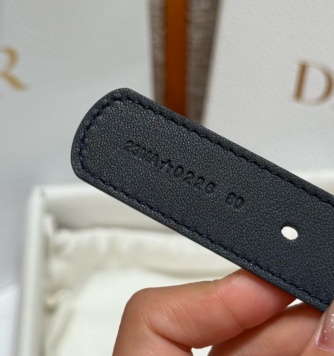 迪家✨Icon Reversible Belt 20MM双面Icon腰带 这款Icon腰带由乔纳森·安德森(Jonath 迪家✨Icon Reversible Belt 20MM双面Icon腰带 这款Icon腰带由乔纳森·安德森(Jonath