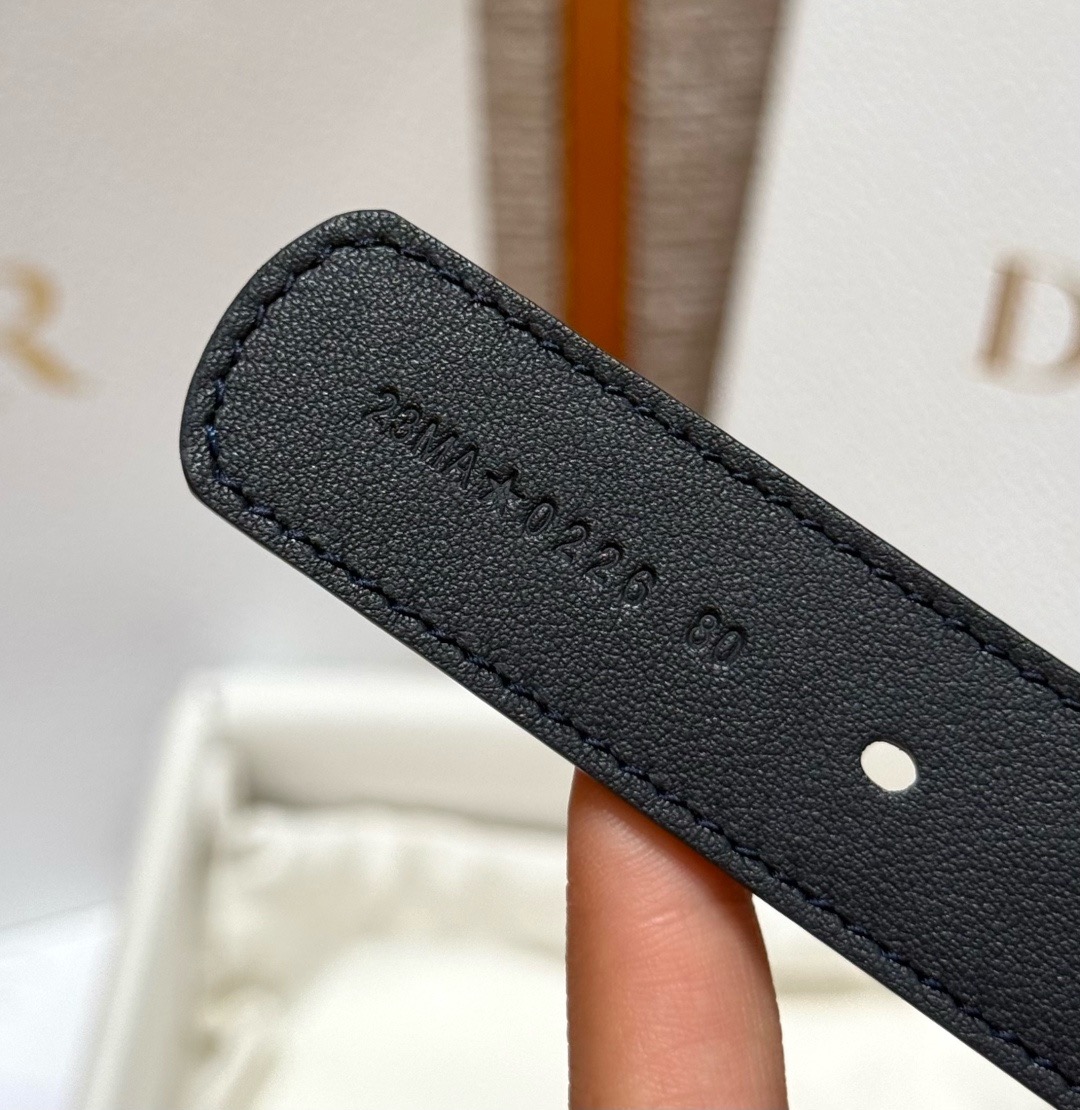 迪家✨Icon Reversible Belt 20MM双面Icon腰带 这款Icon腰带由乔纳森·安德森(Jonath 迪家✨Icon Reversible Belt 20MM双面Icon腰带 这款Icon腰带由乔纳森·安德森(Jonath