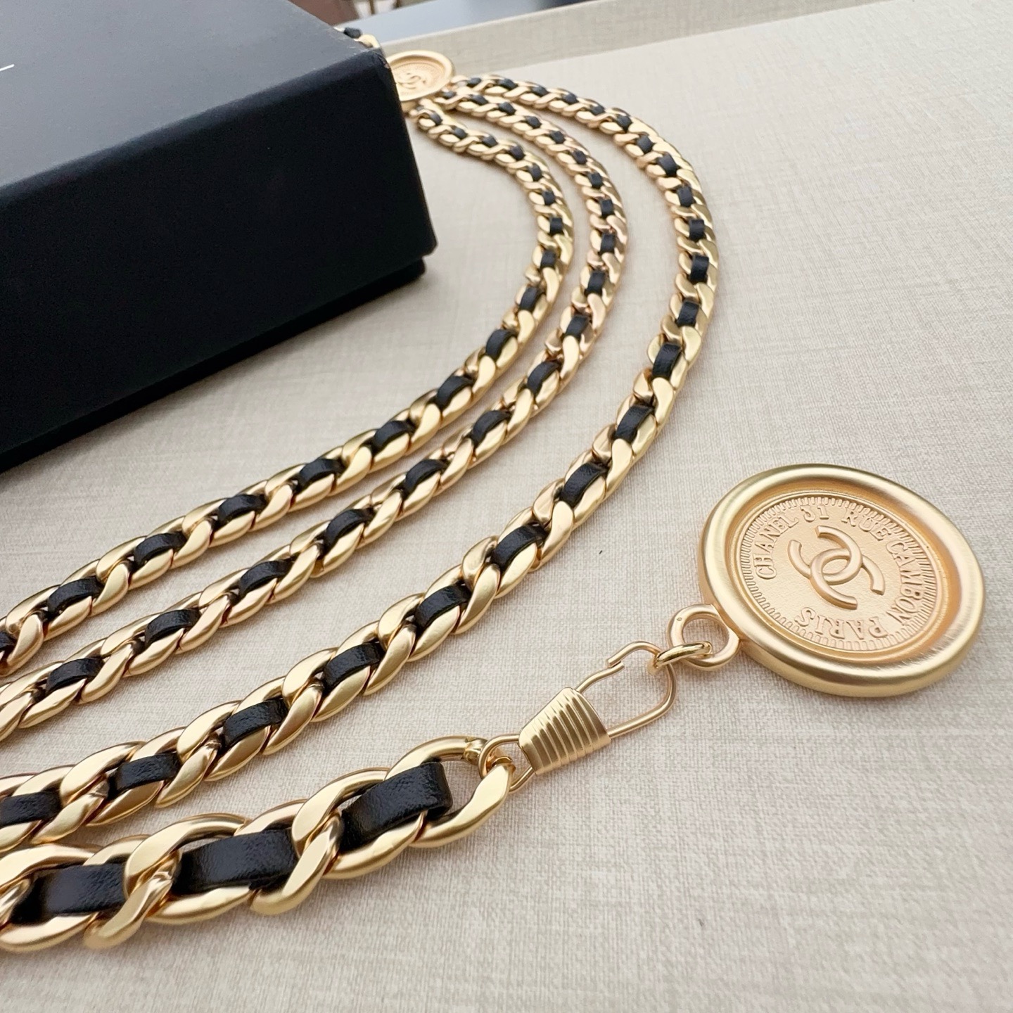 CHANEL 香奈儿、纯铜编织牛皮腰链、经典优雅、时尚百搭，长度：均码