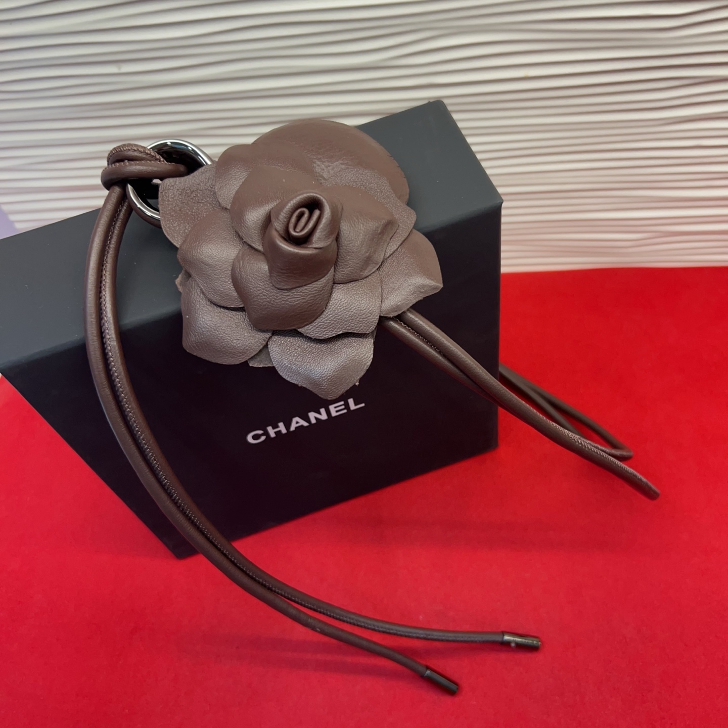 香家✨ Leather Belt 羊皮腰带与金属。山茶花复古气质百搭，提升穿搭层次感。建议参照尺码表选择合适的码数，全套