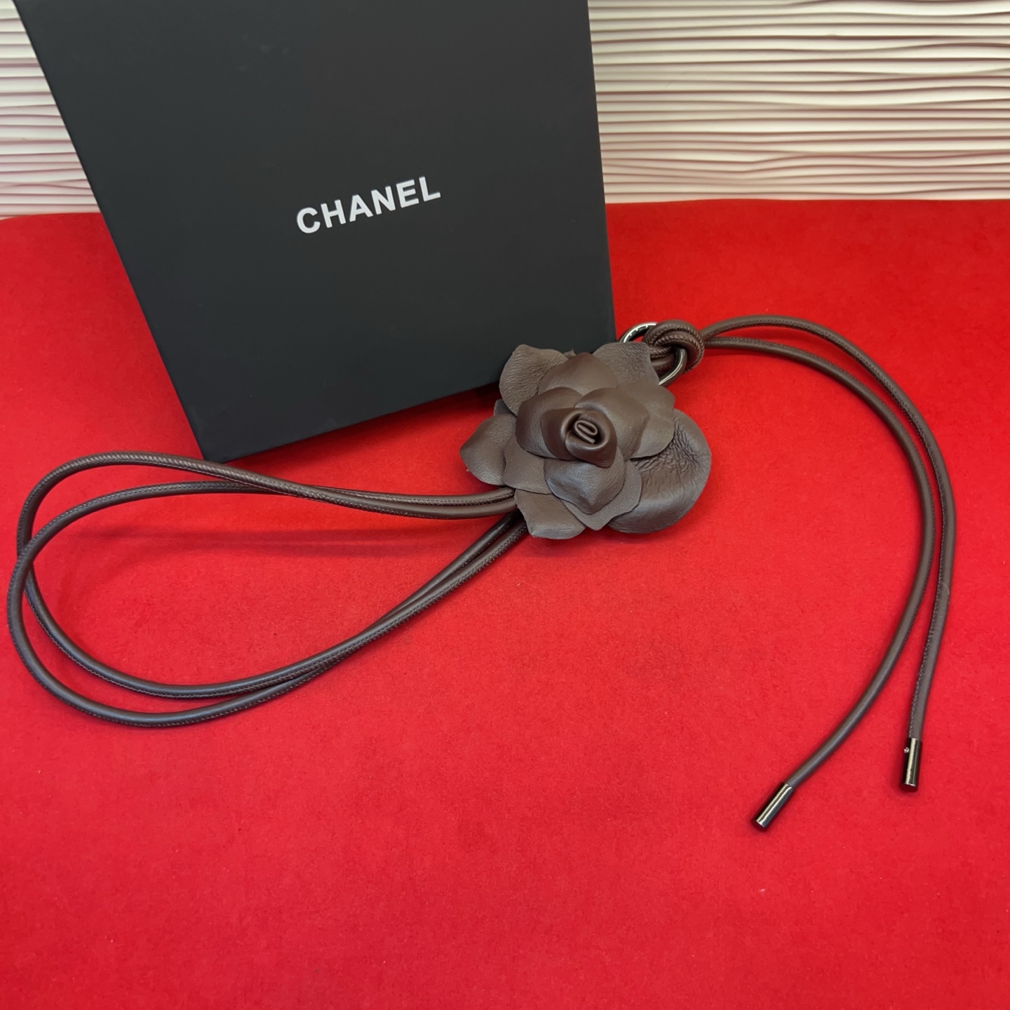 香家✨ Leather Belt 羊皮腰带与金属。山茶花复古气质百搭，提升穿搭层次感。建议参照尺码表选择合适的码数，全套