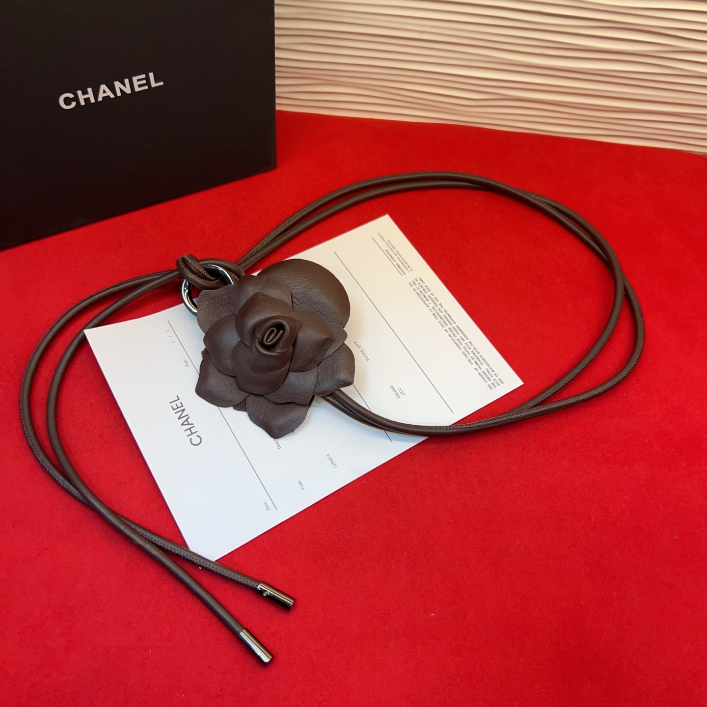香家✨ Leather Belt 羊皮腰带与金属。山茶花复古气质百搭，提升穿搭层次感。建议参照尺码表选择合适的码数，全套